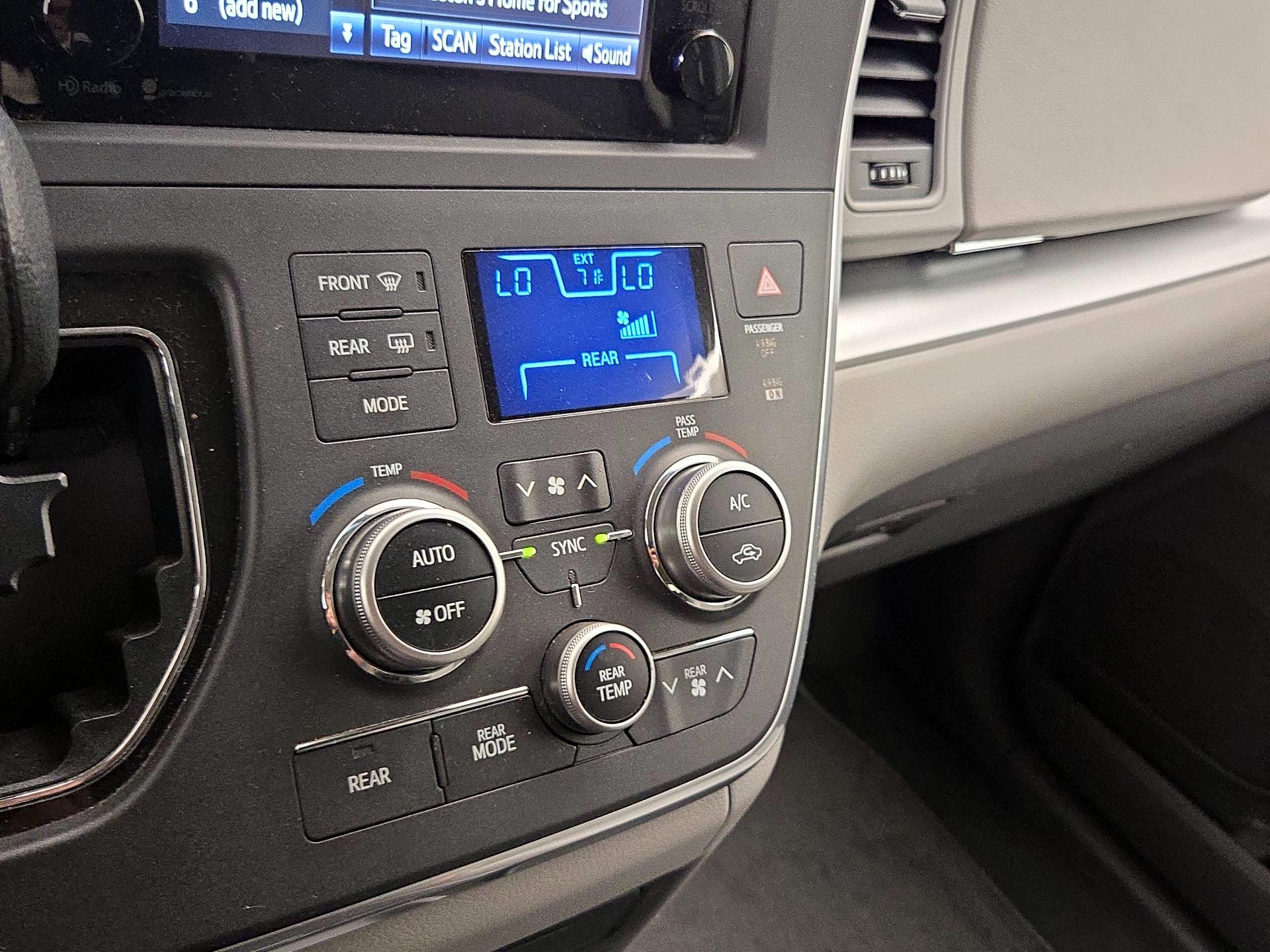Thumbnail: 2015 Toyota Sienna - 16