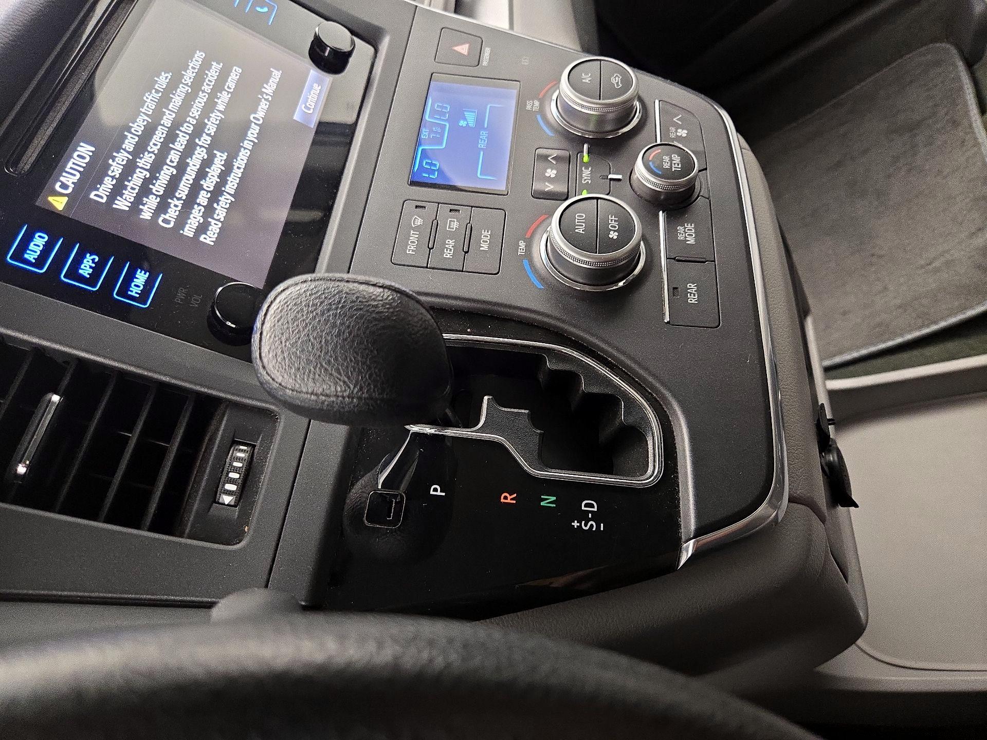 Thumbnail: 2015 Toyota Sienna - 17