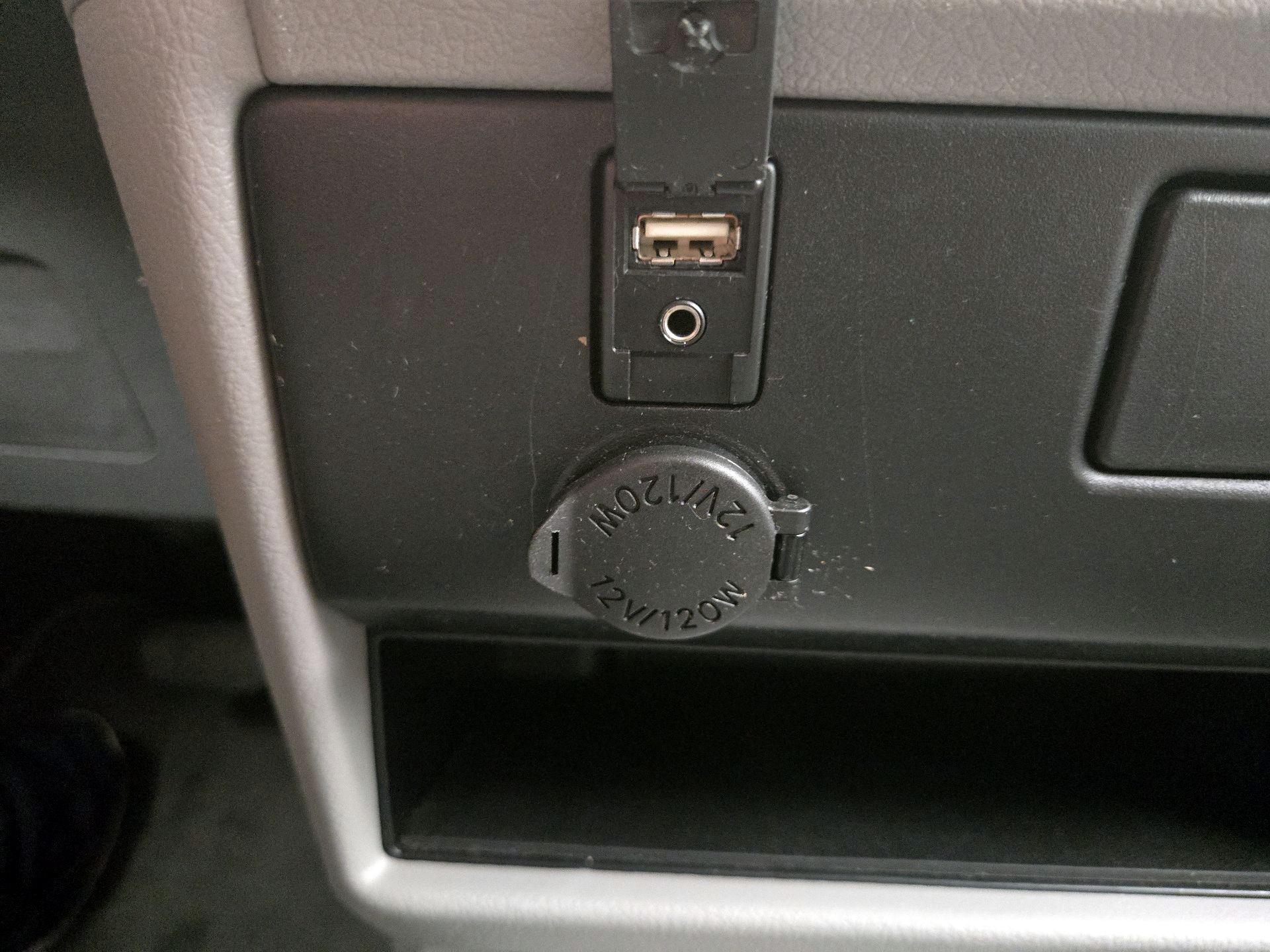 Thumbnail: 2015 Toyota Sienna - 18