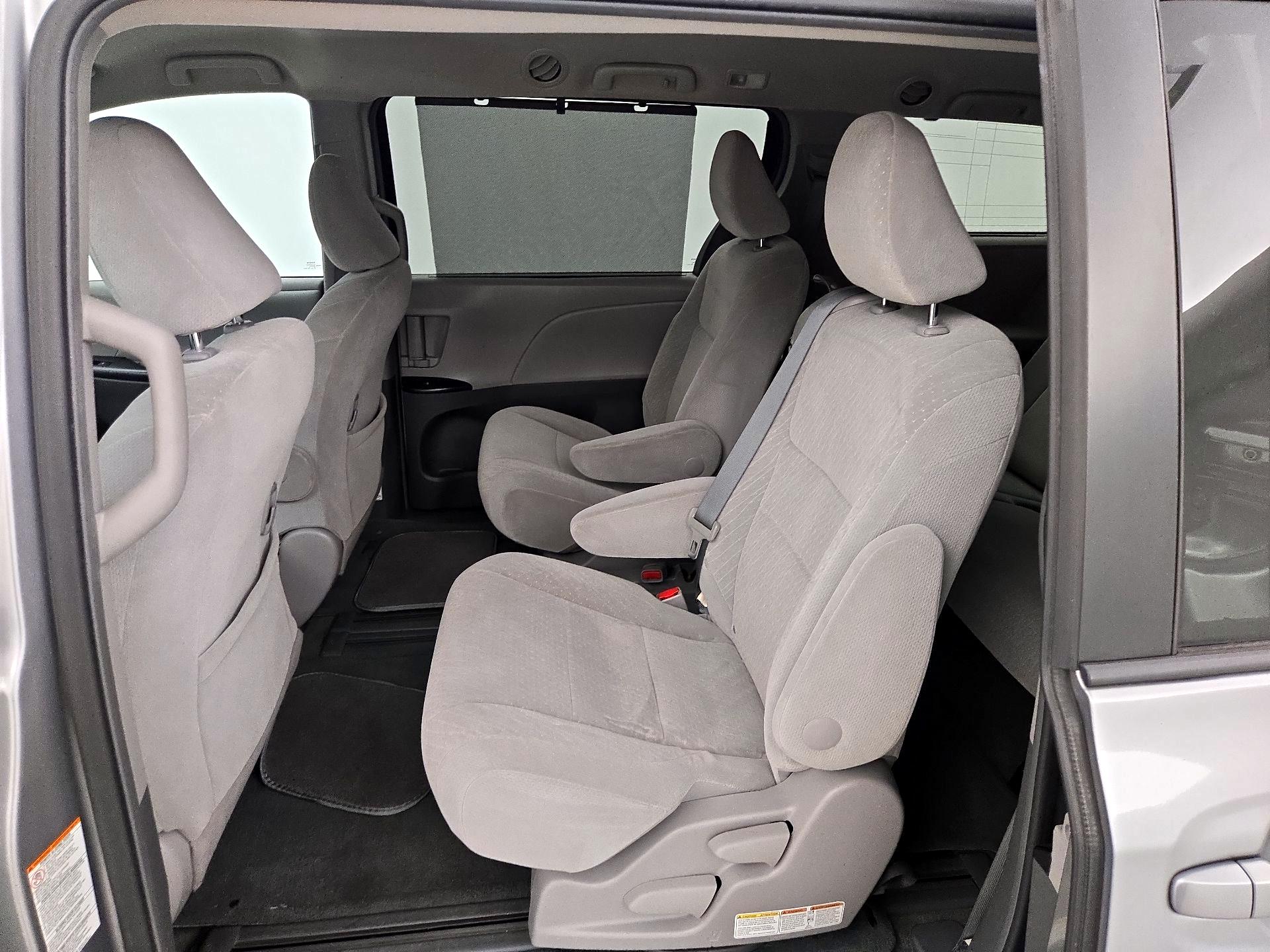Thumbnail: 2015 Toyota Sienna - 19