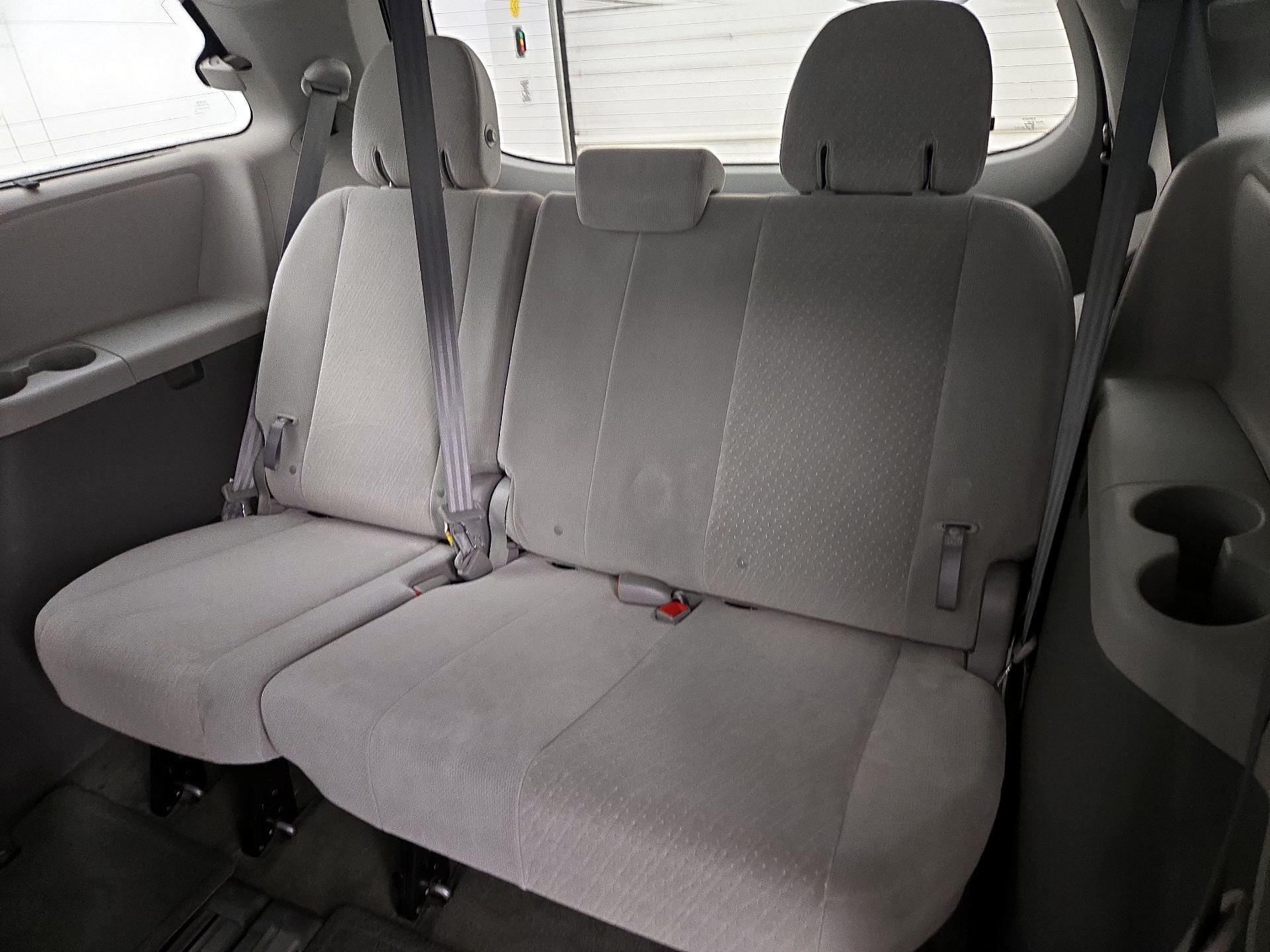 Thumbnail: 2015 Toyota Sienna - 20