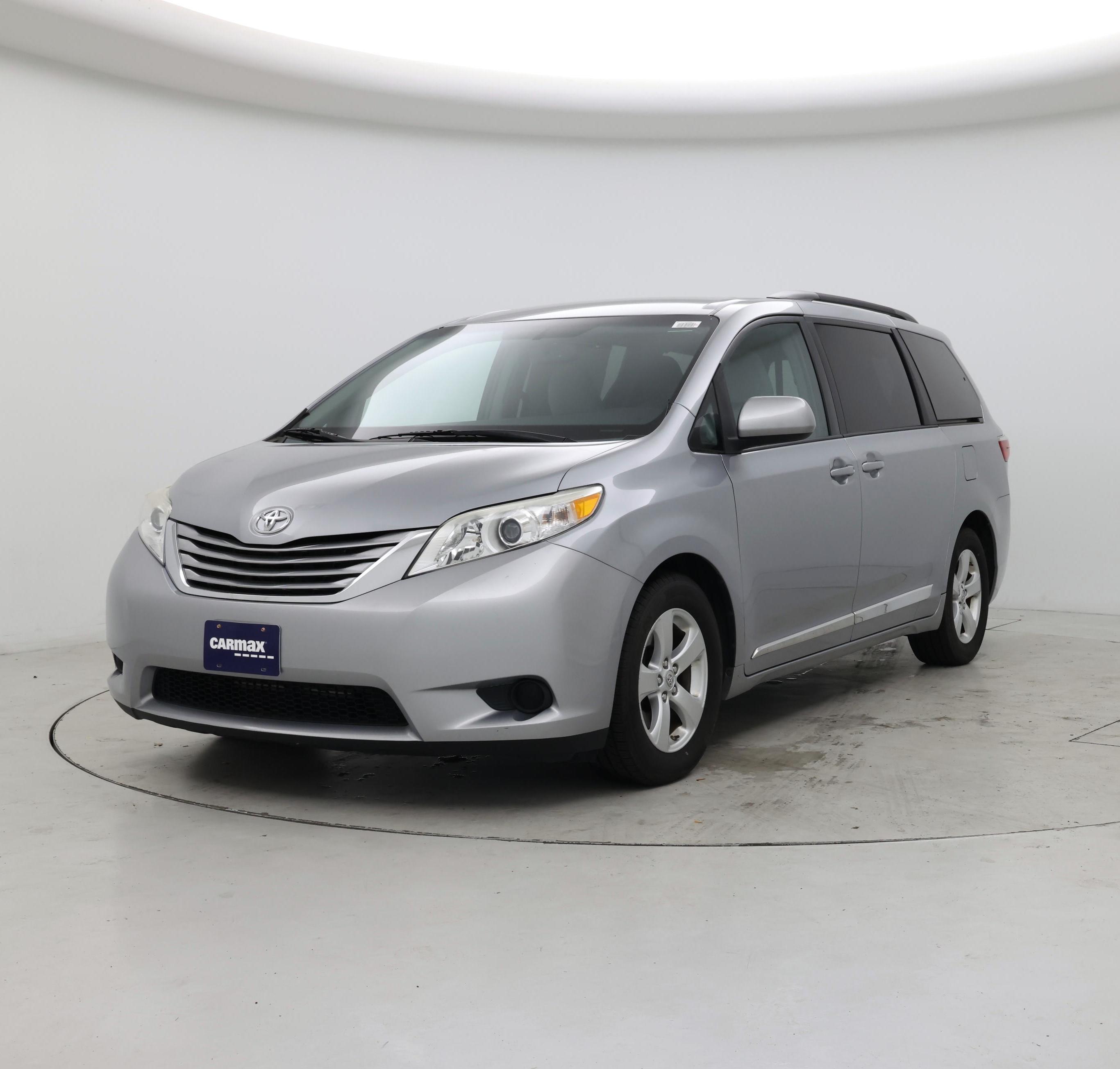 Thumbnail: 2015 Toyota Sienna - 4