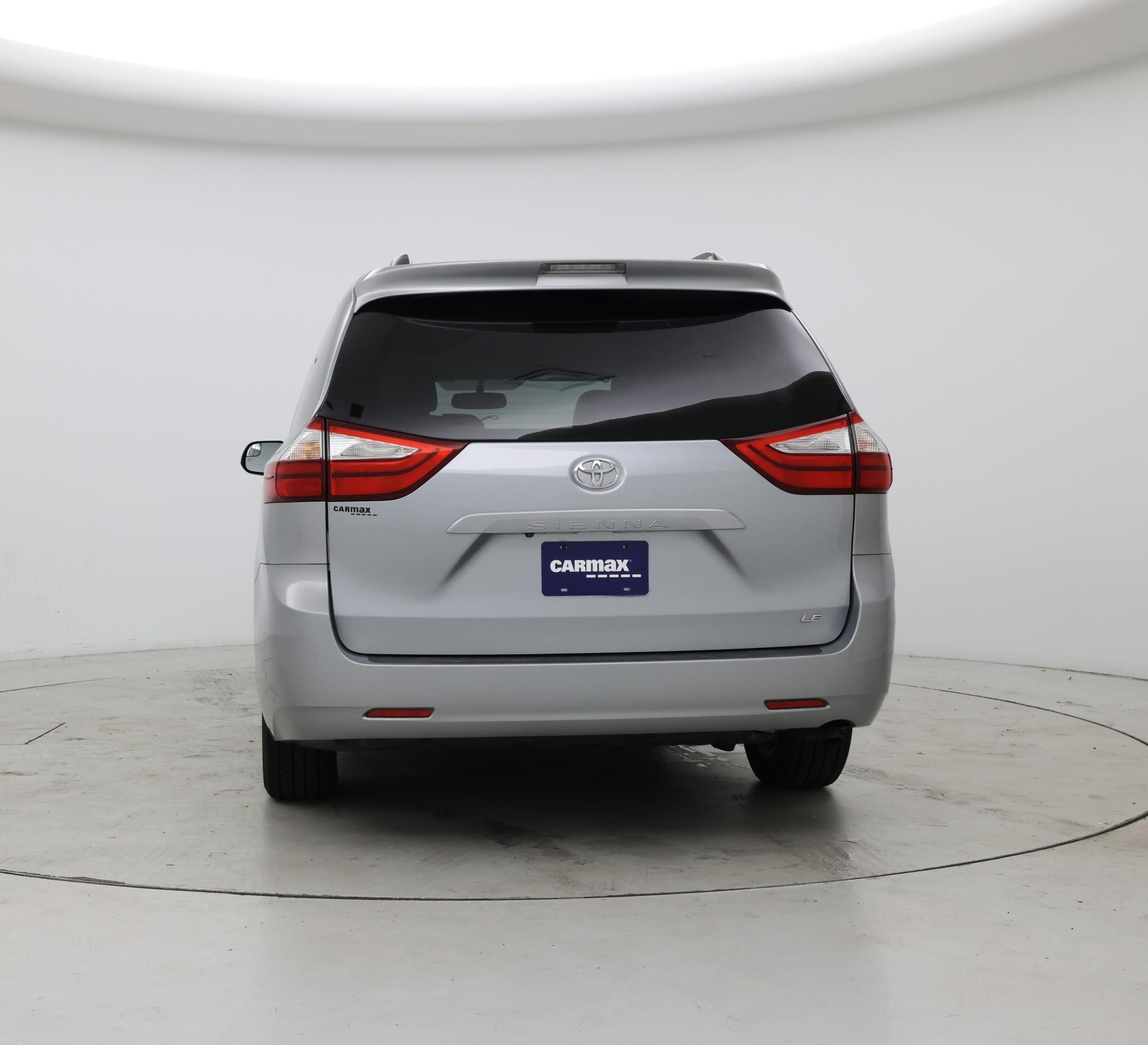 Thumbnail: 2015 Toyota Sienna - 6