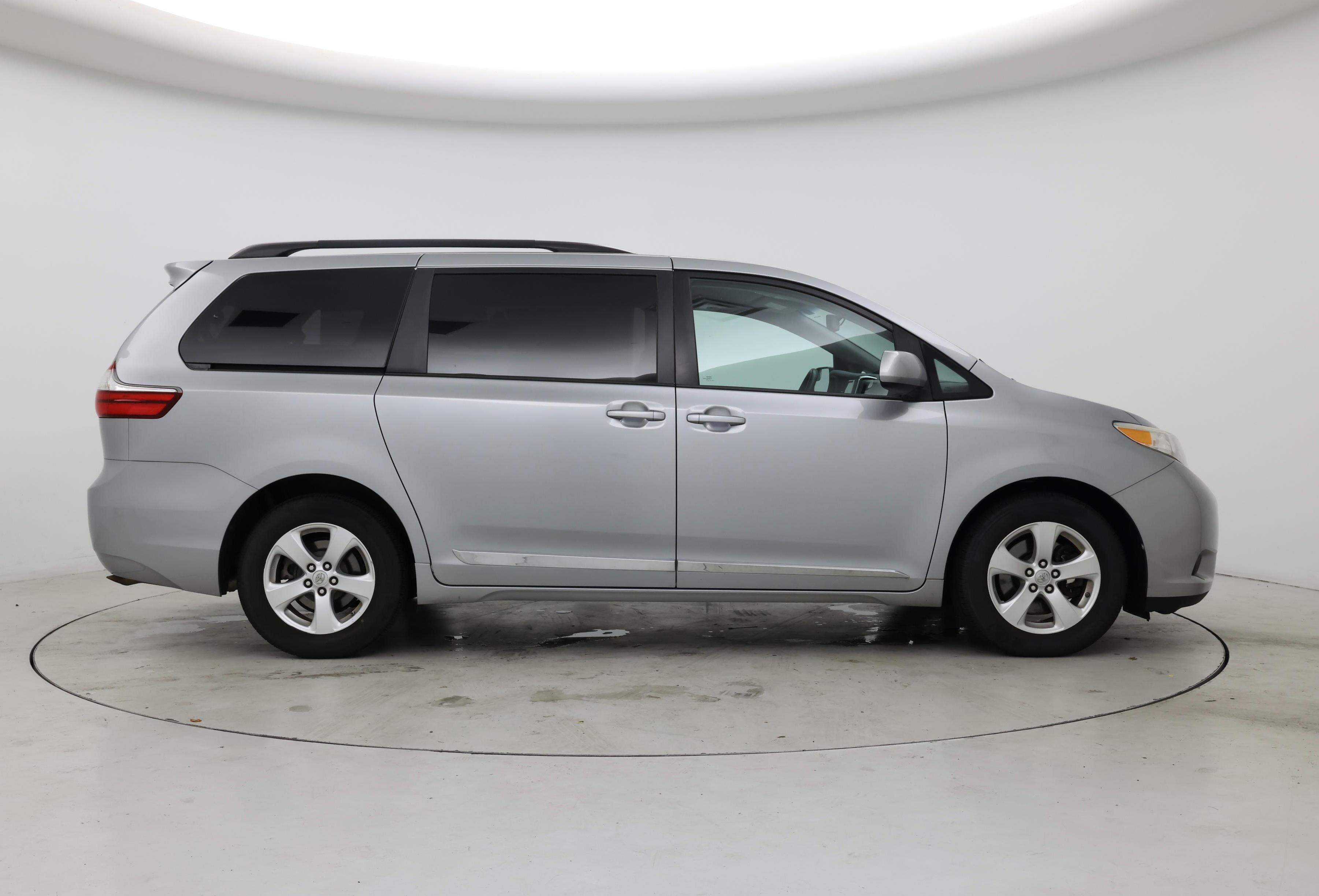 Thumbnail: 2015 Toyota Sienna - 7