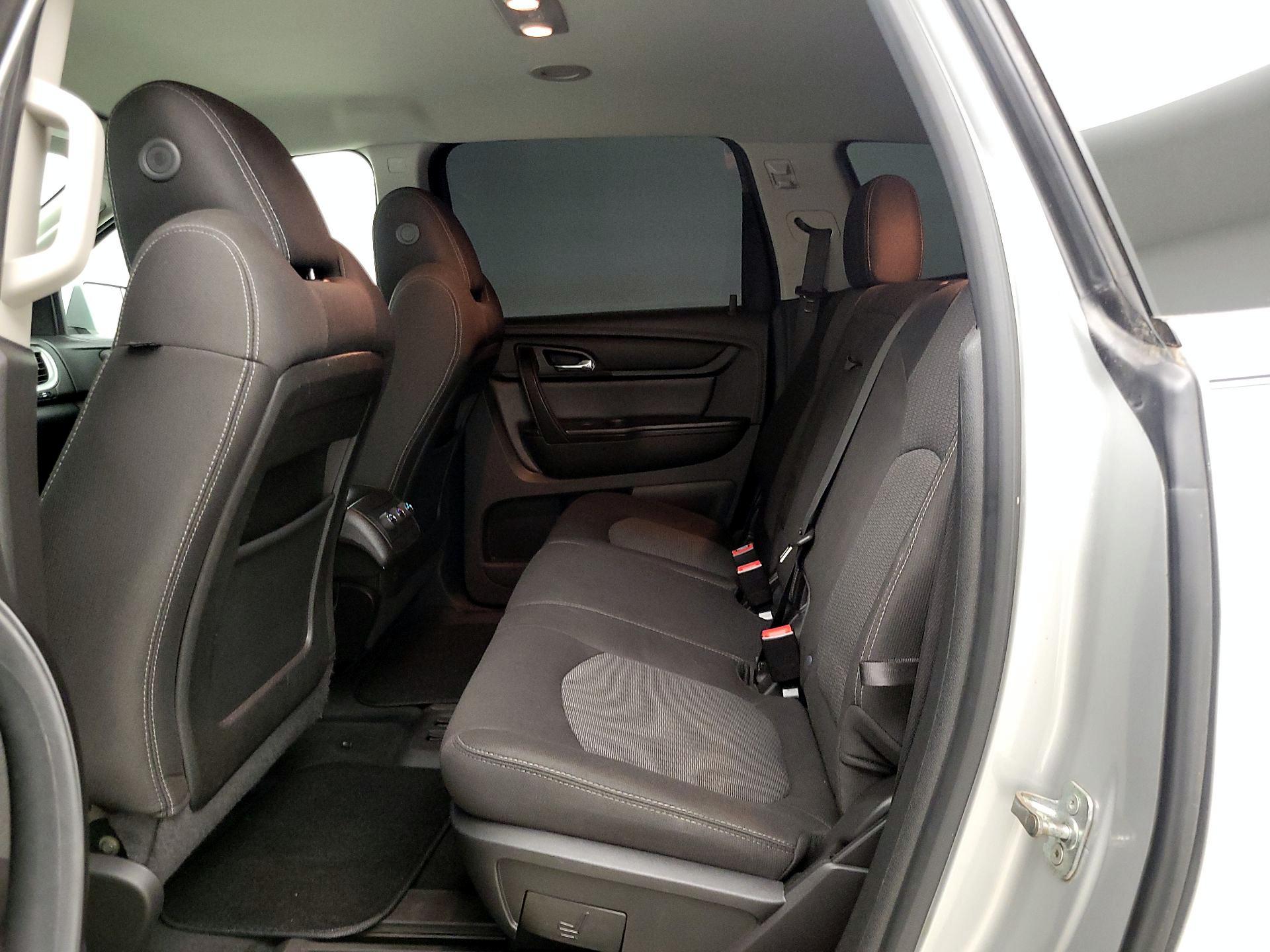 Thumbnail: 2017 Chevrolet Traverse - 19