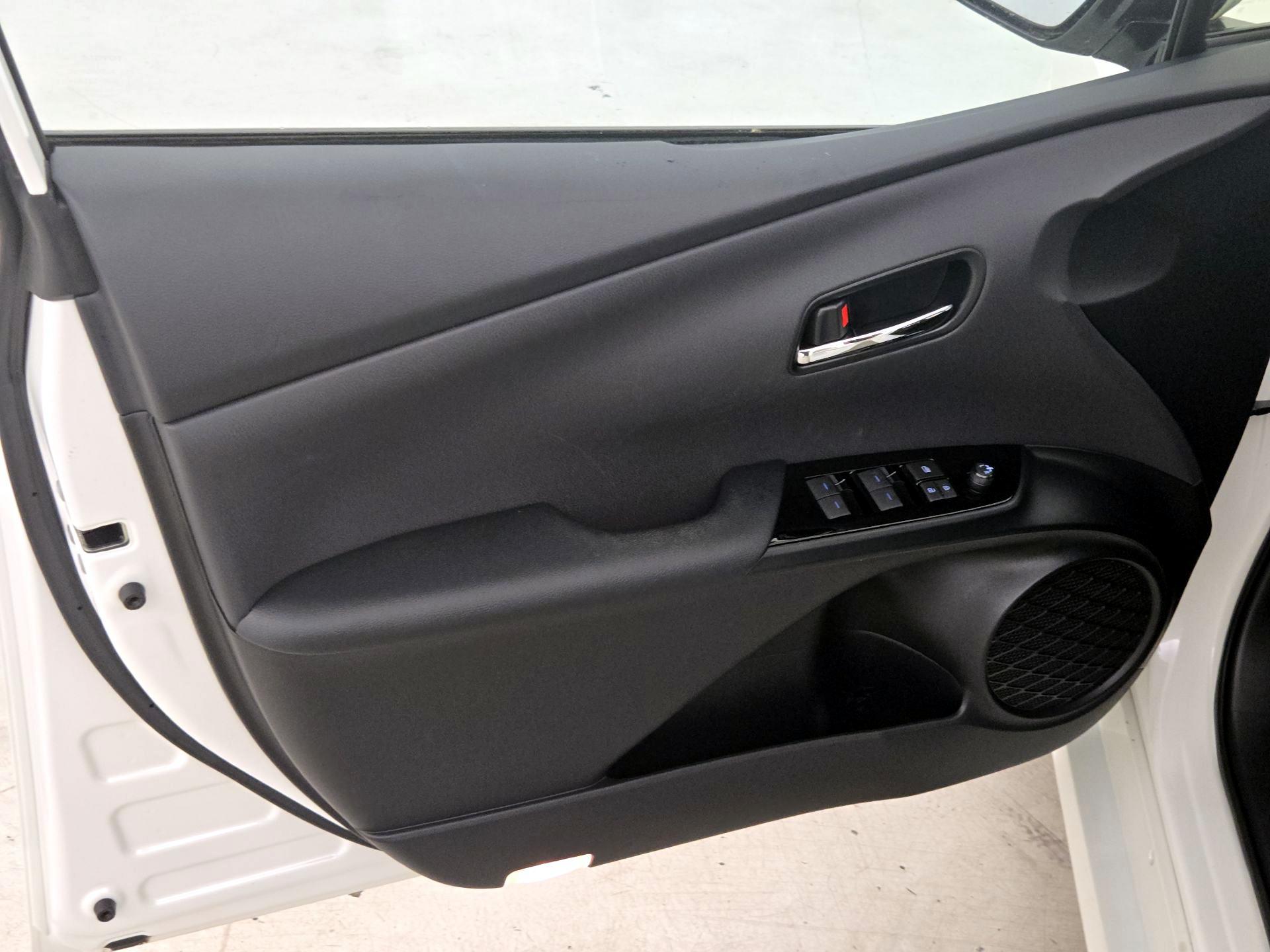 Thumbnail: 2020 Toyota Prius Prime - 12