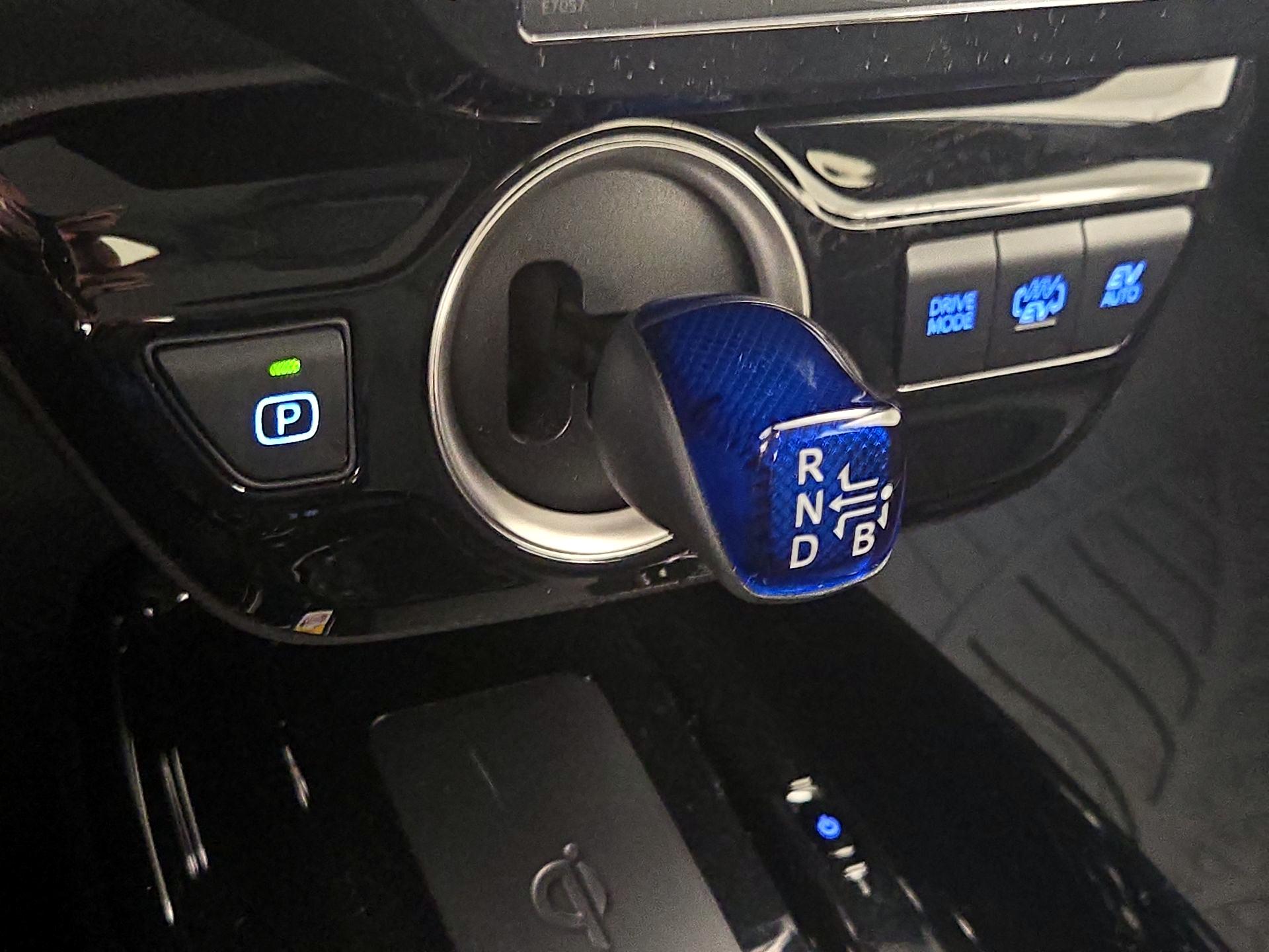 Thumbnail: 2020 Toyota Prius Prime - 18