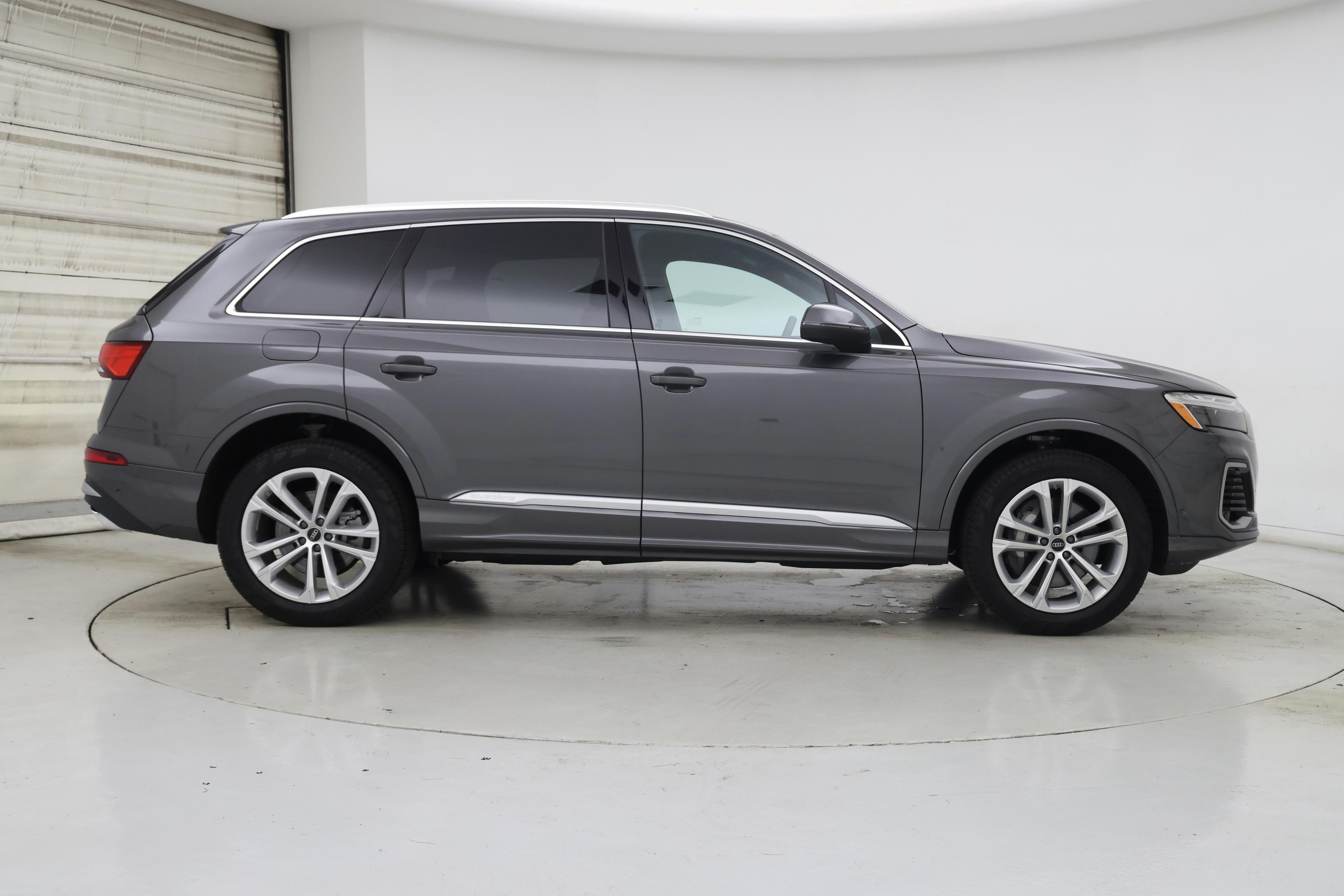 Thumbnail: 2025 Audi Q7 - 7