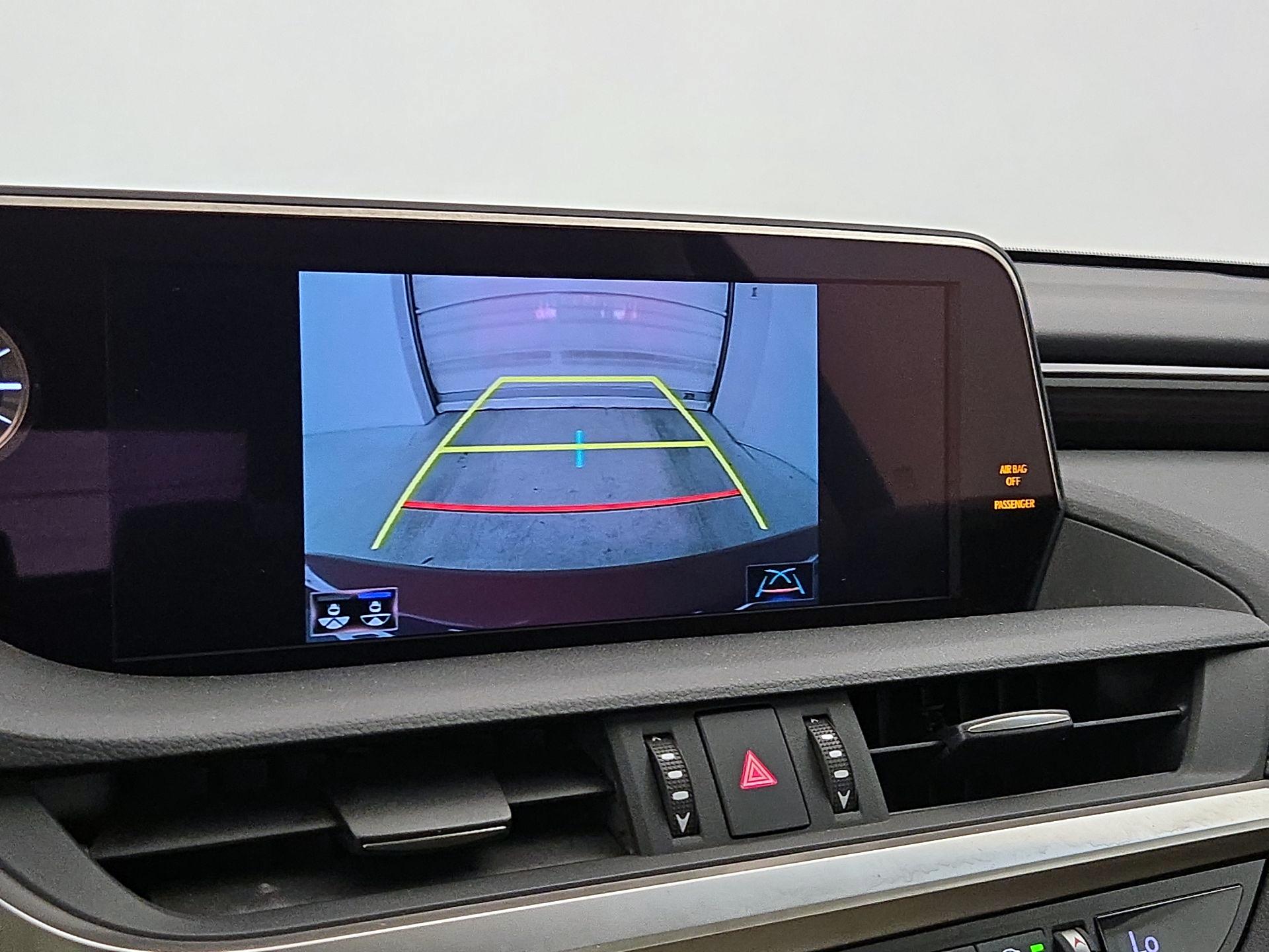 Thumbnail: 2021 Lexus ES - 15
