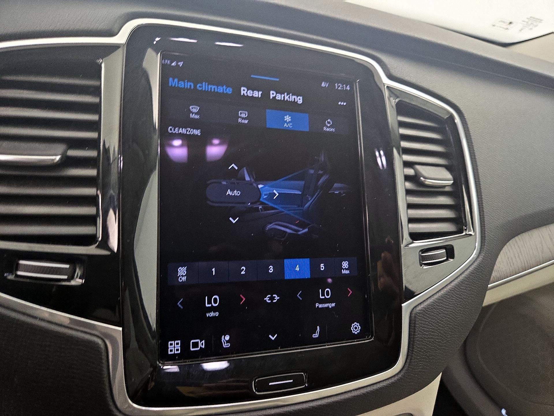 Thumbnail: 2023 Volvo XC90 - 17