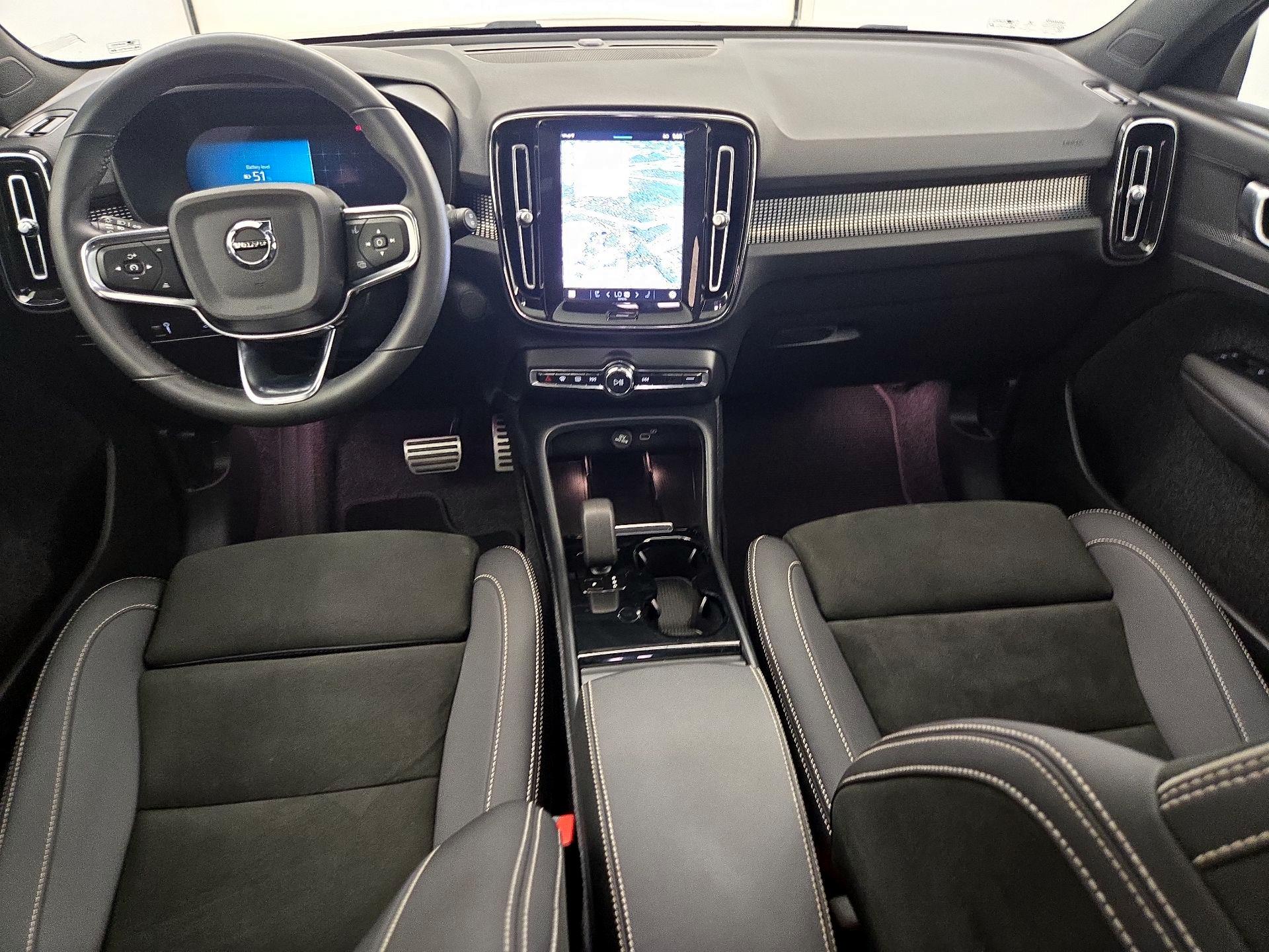 Thumbnail: 2022 Volvo XC40 - 9