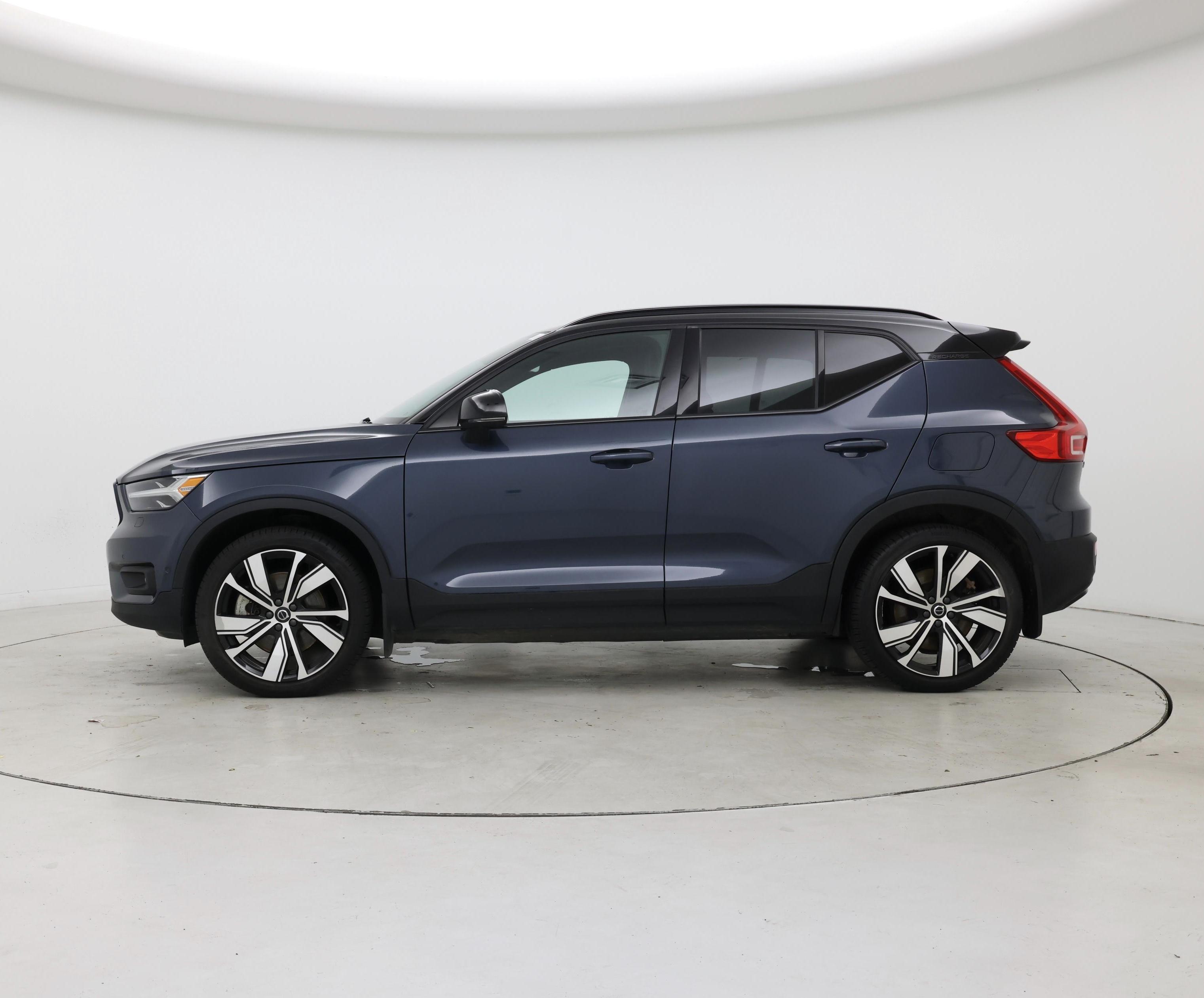 Thumbnail: 2022 Volvo XC40 - 3