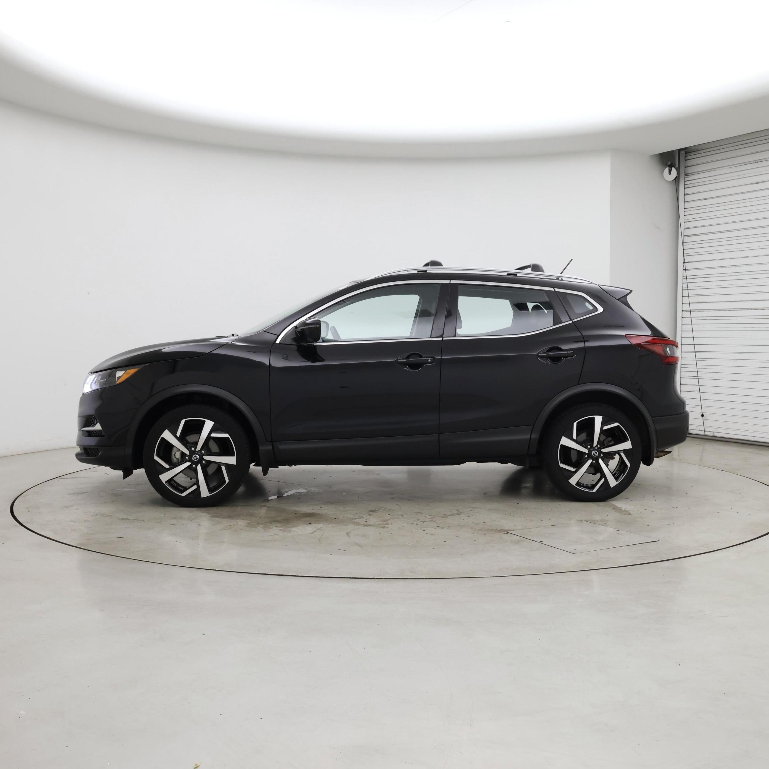 Thumbnail: 2022 Nissan Rogue Sport - 3