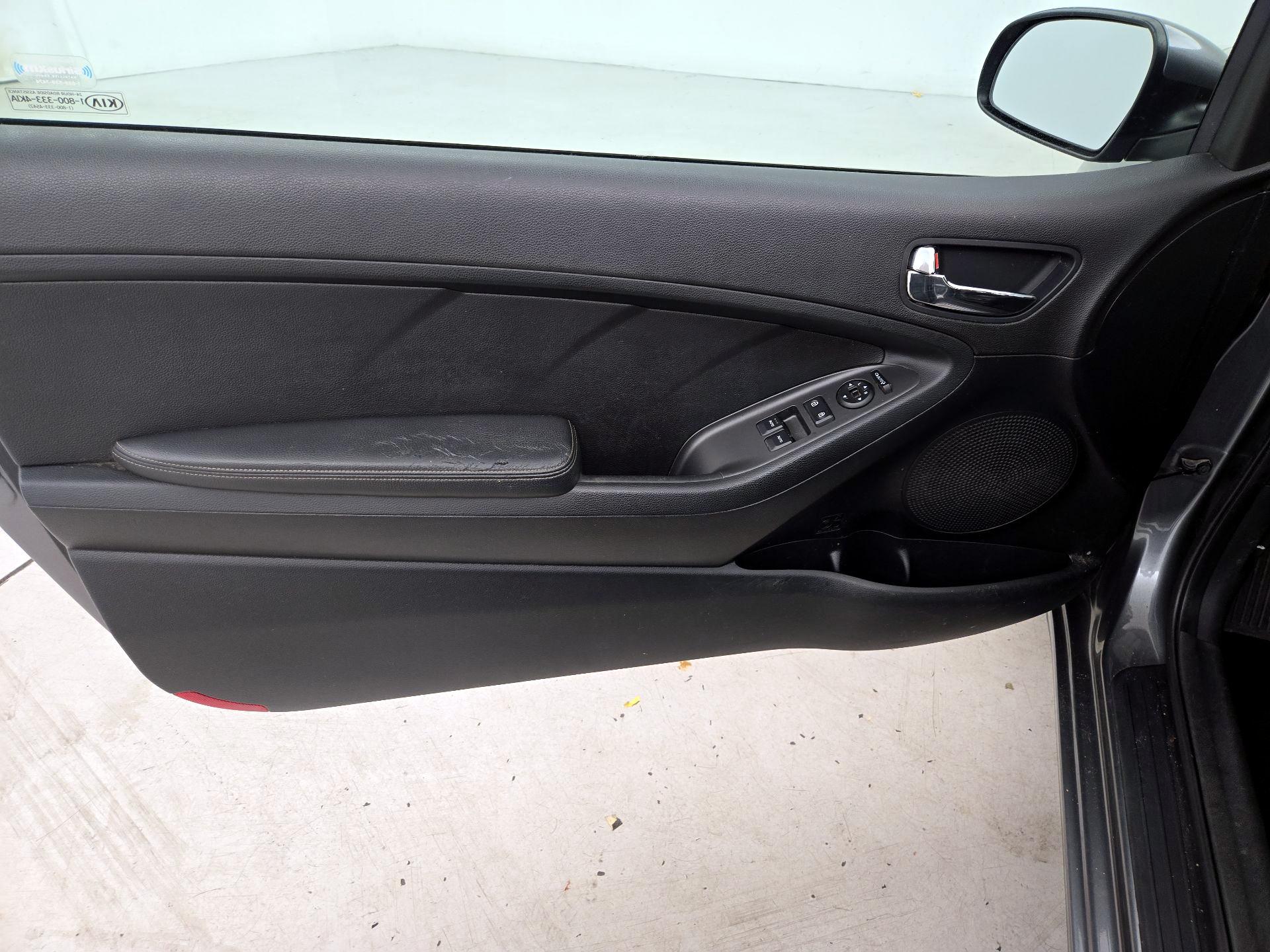 Thumbnail: 2016 Kia Forte - 12