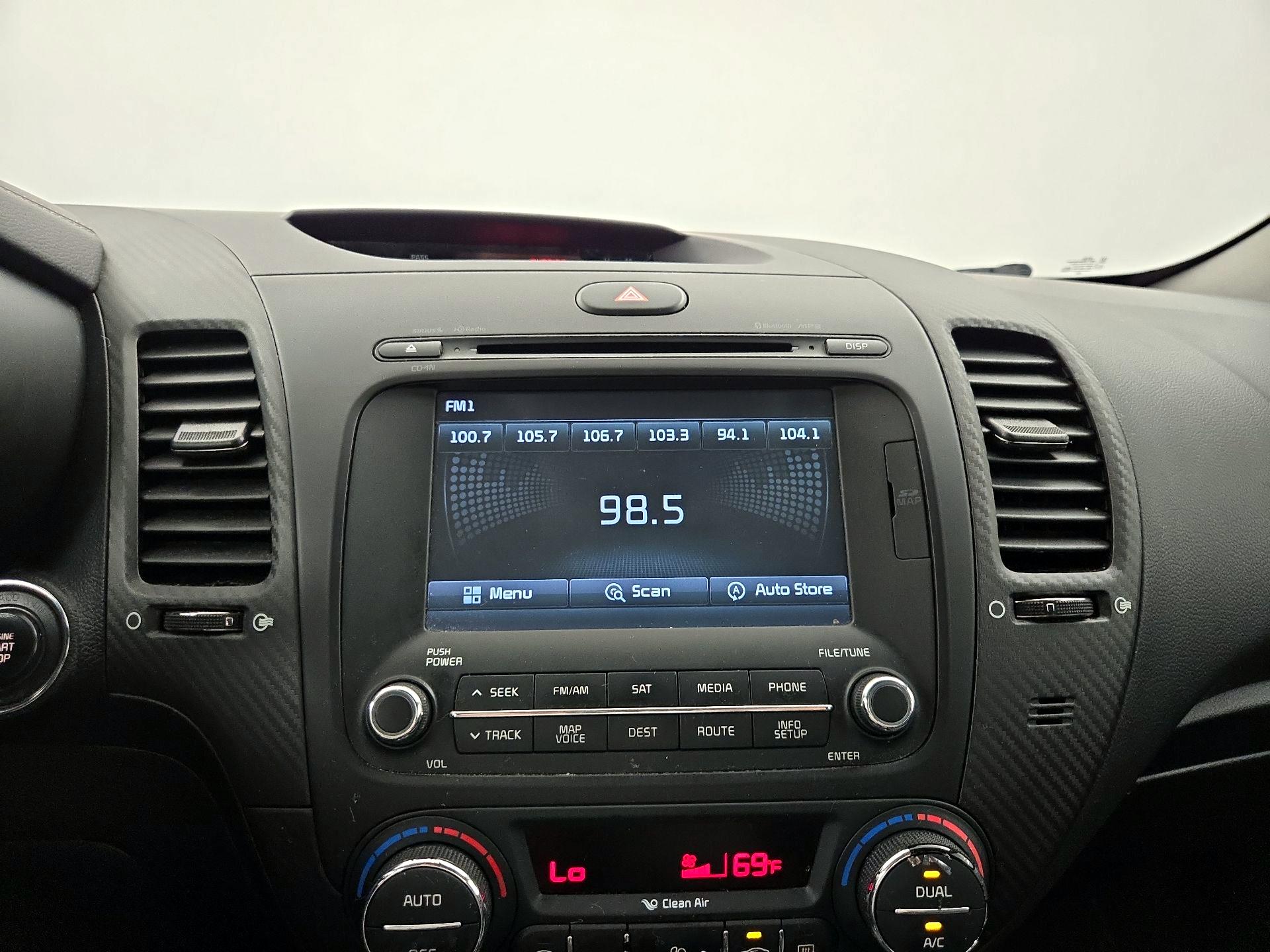 Thumbnail: 2016 Kia Forte - 16