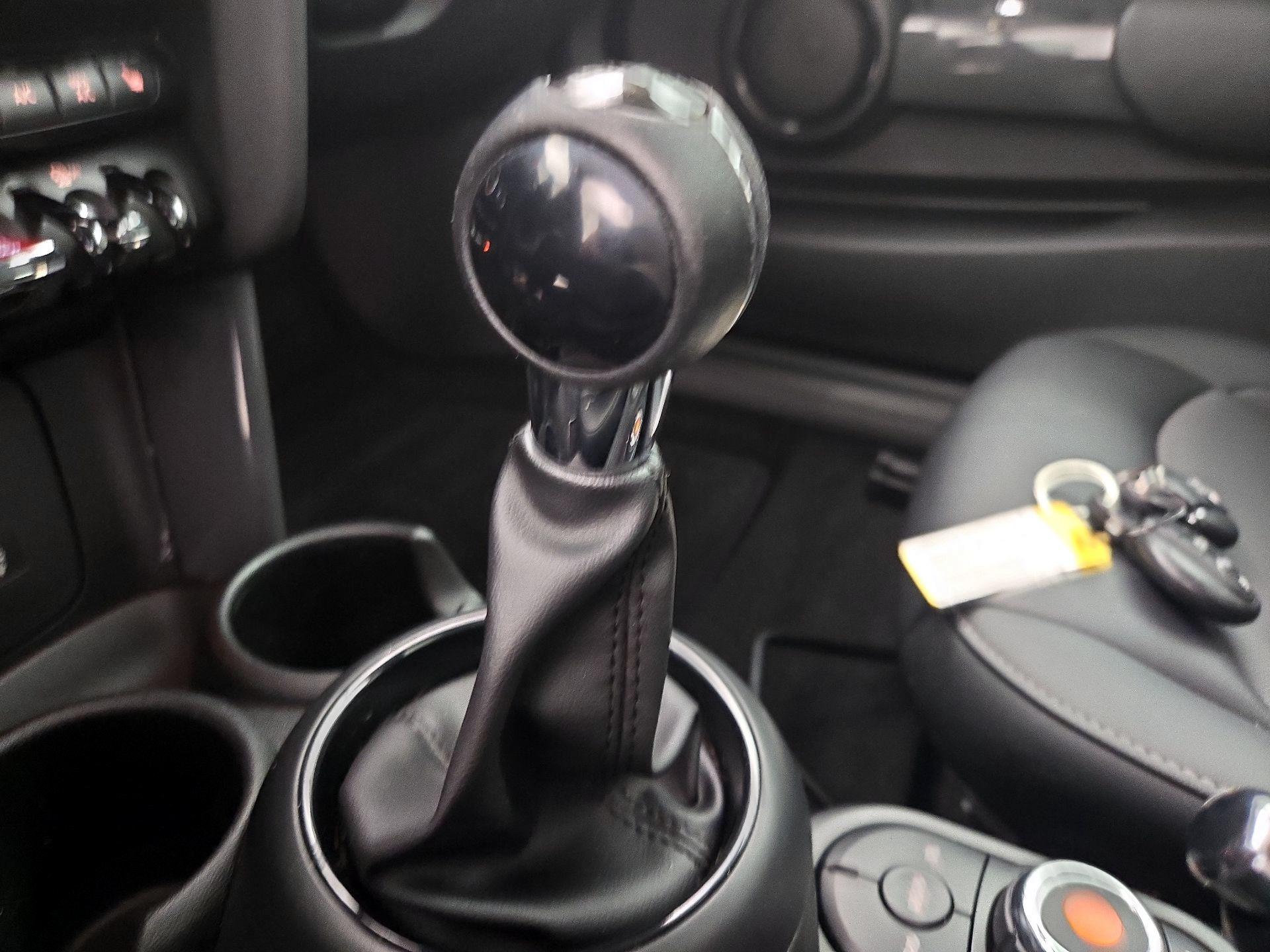 Thumbnail: 2017 MINI Cooper Hardtop - 16