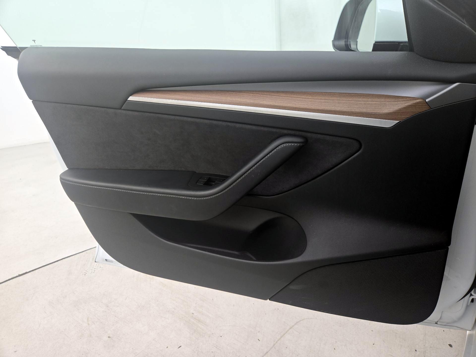 Thumbnail: 2023 Tesla Model 3 - 12