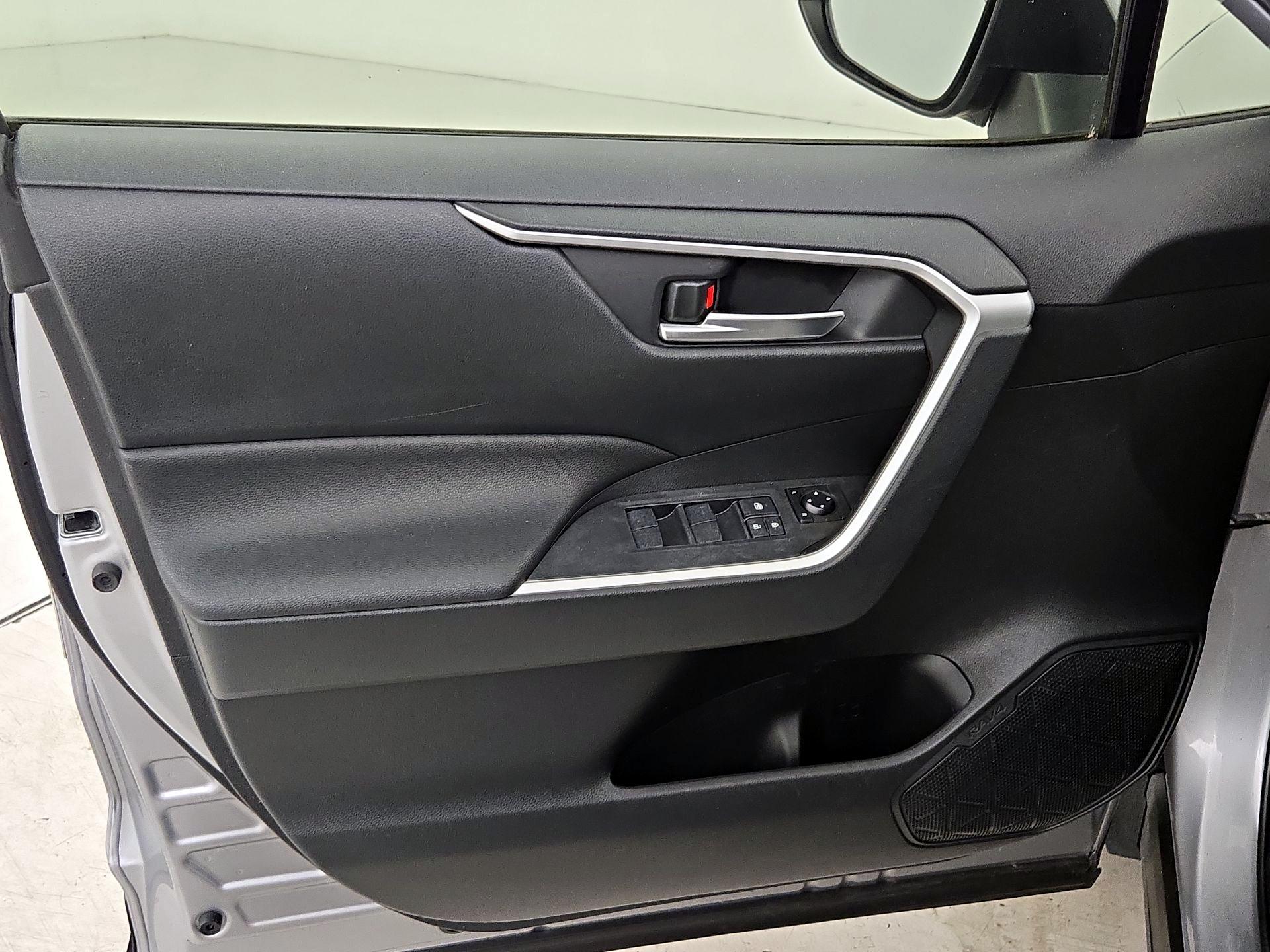 Thumbnail: 2019 Toyota RAV4 - 12