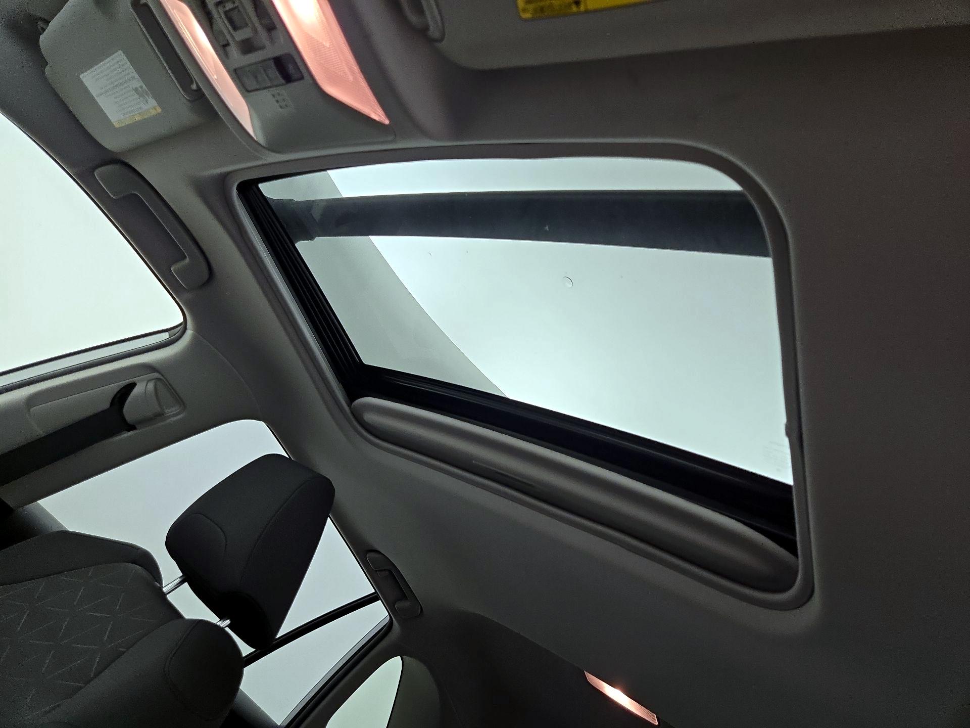 Thumbnail: 2019 Toyota RAV4 - 19
