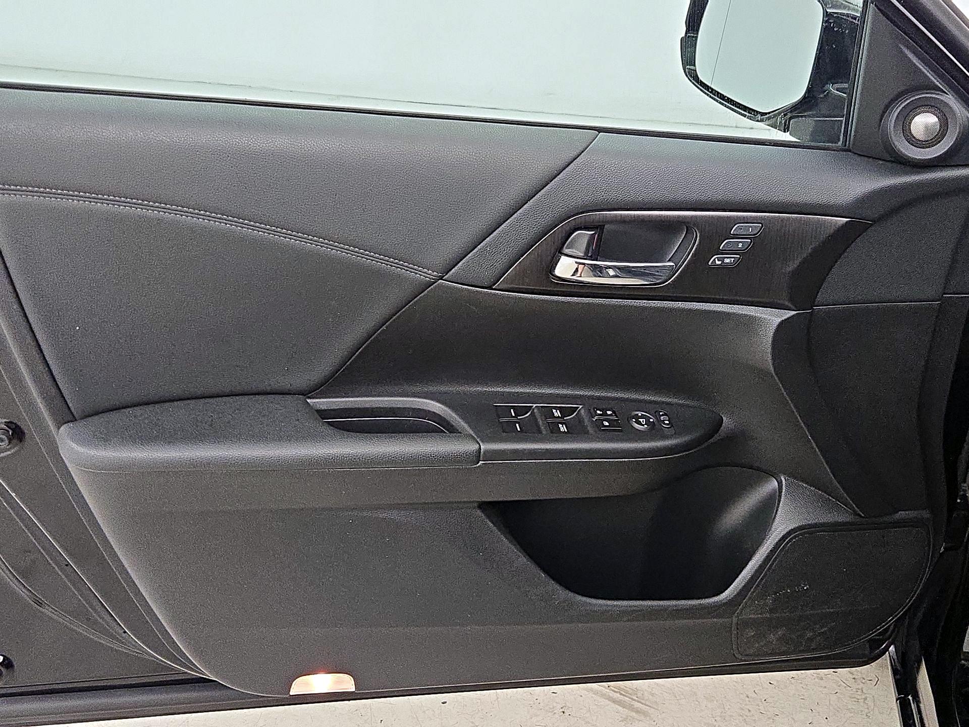 Thumbnail: 2015 Honda Accord - 12