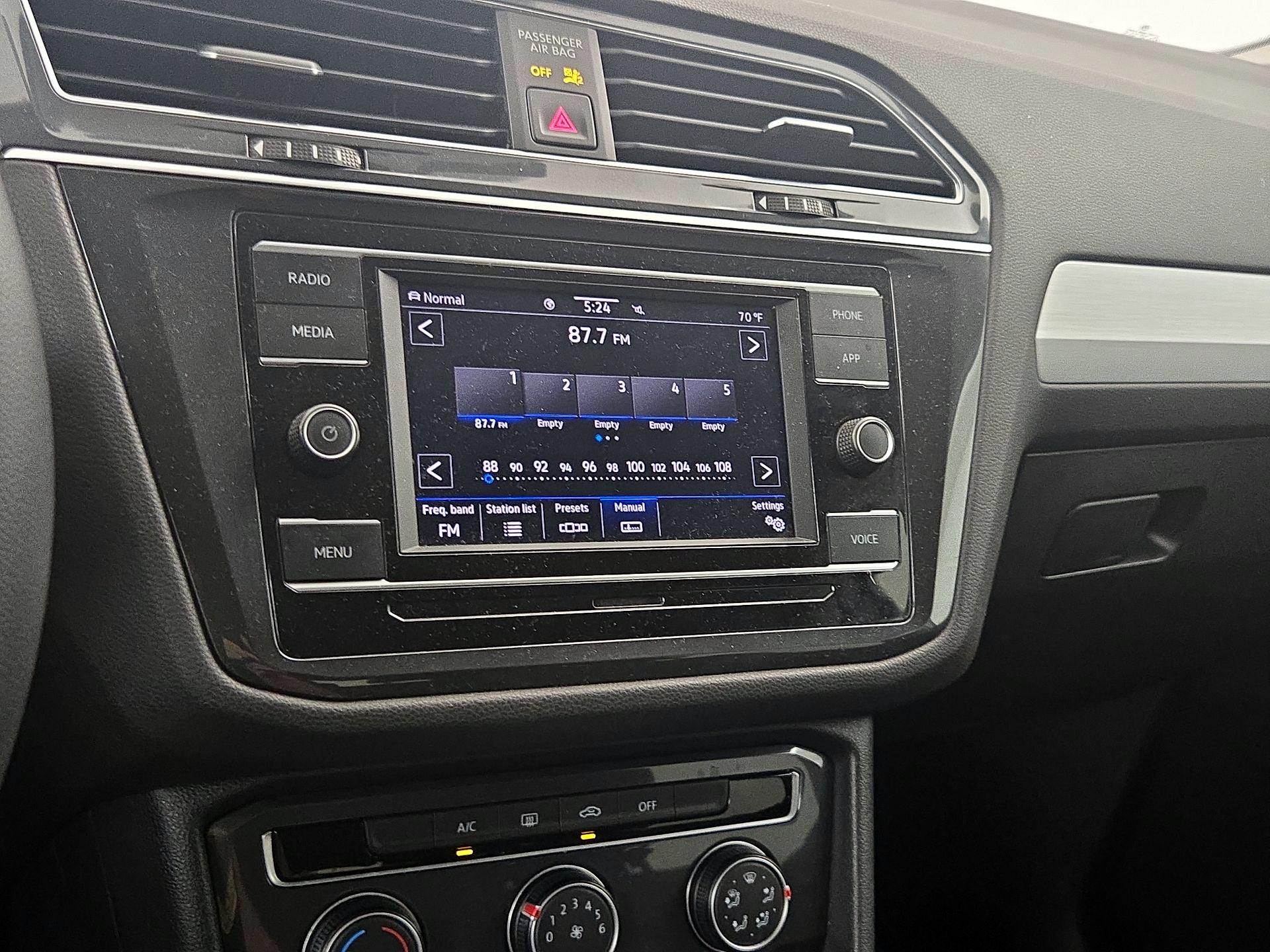 Thumbnail: 2021 Volkswagen Tiguan - 15