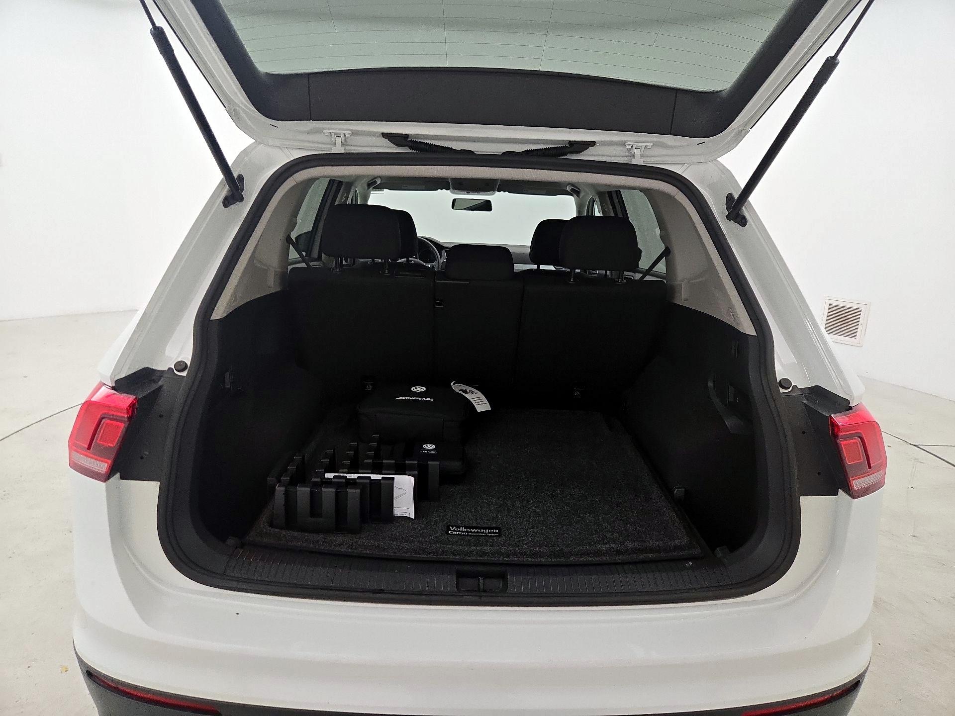 Thumbnail: 2021 Volkswagen Tiguan - 20