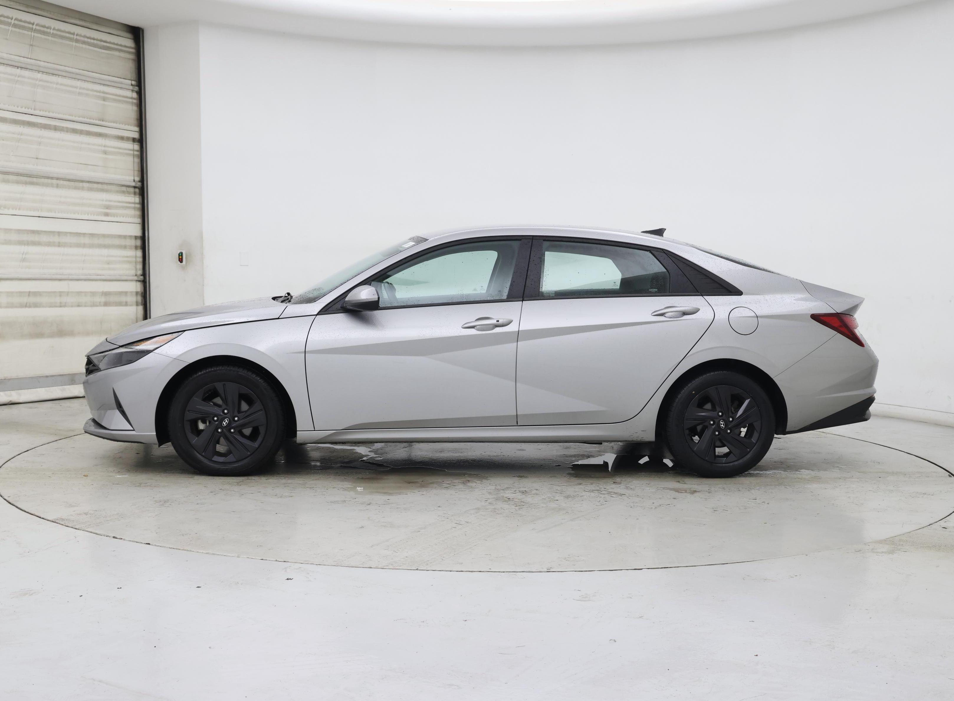 Thumbnail: 2022 Hyundai Elantra - 3