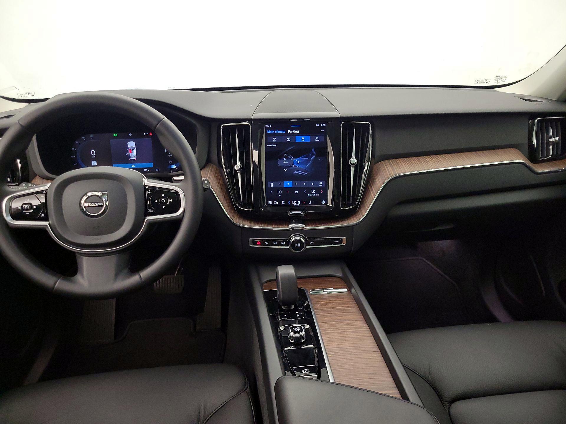 Thumbnail: 2023 Volvo XC60 - 9