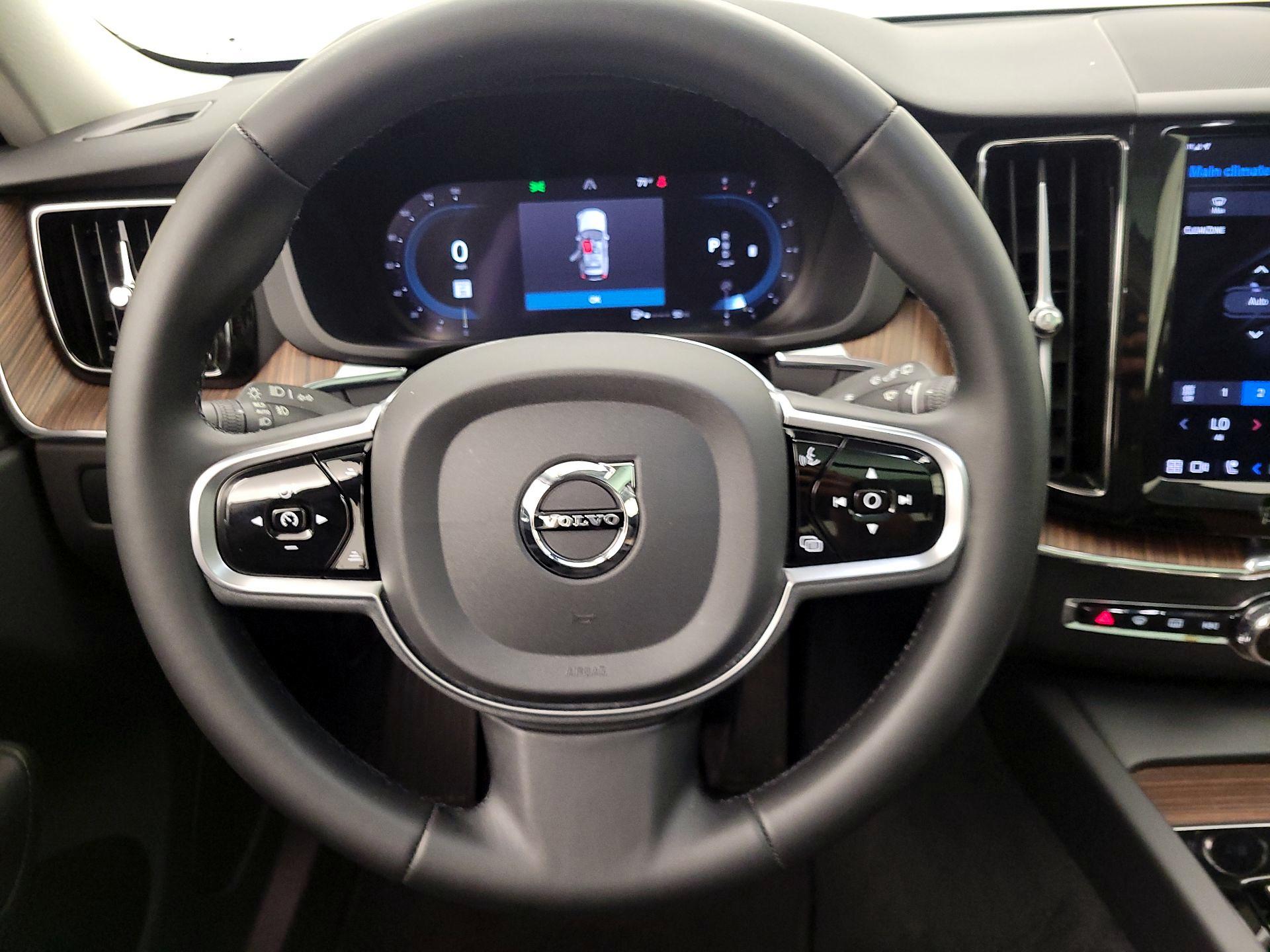 Thumbnail: 2023 Volvo XC60 - 10