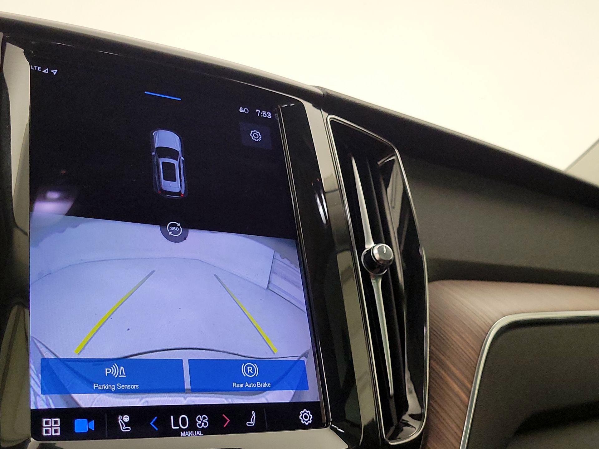 Thumbnail: 2023 Volvo XC60 - 14