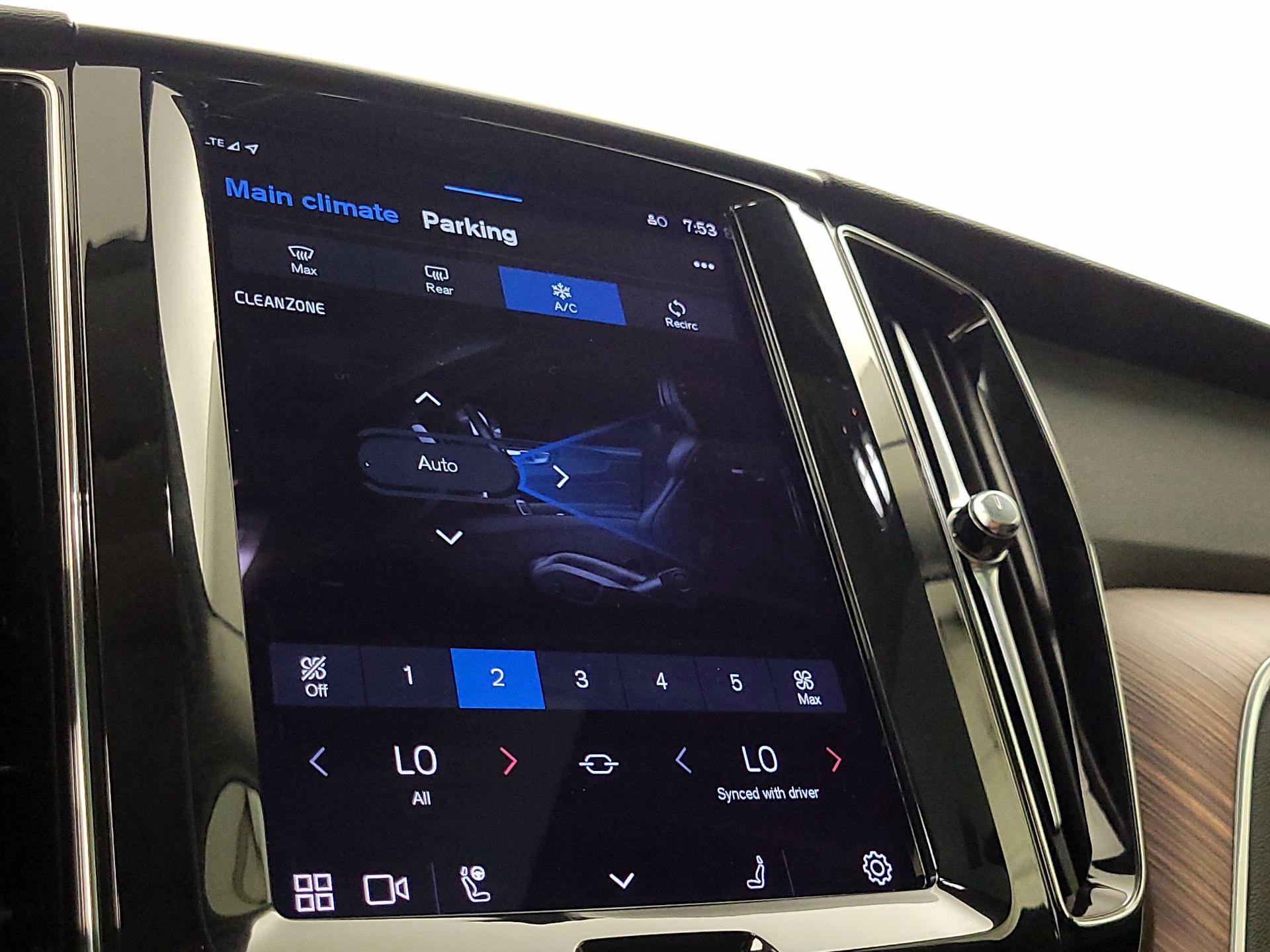 Thumbnail: 2023 Volvo XC60 - 16