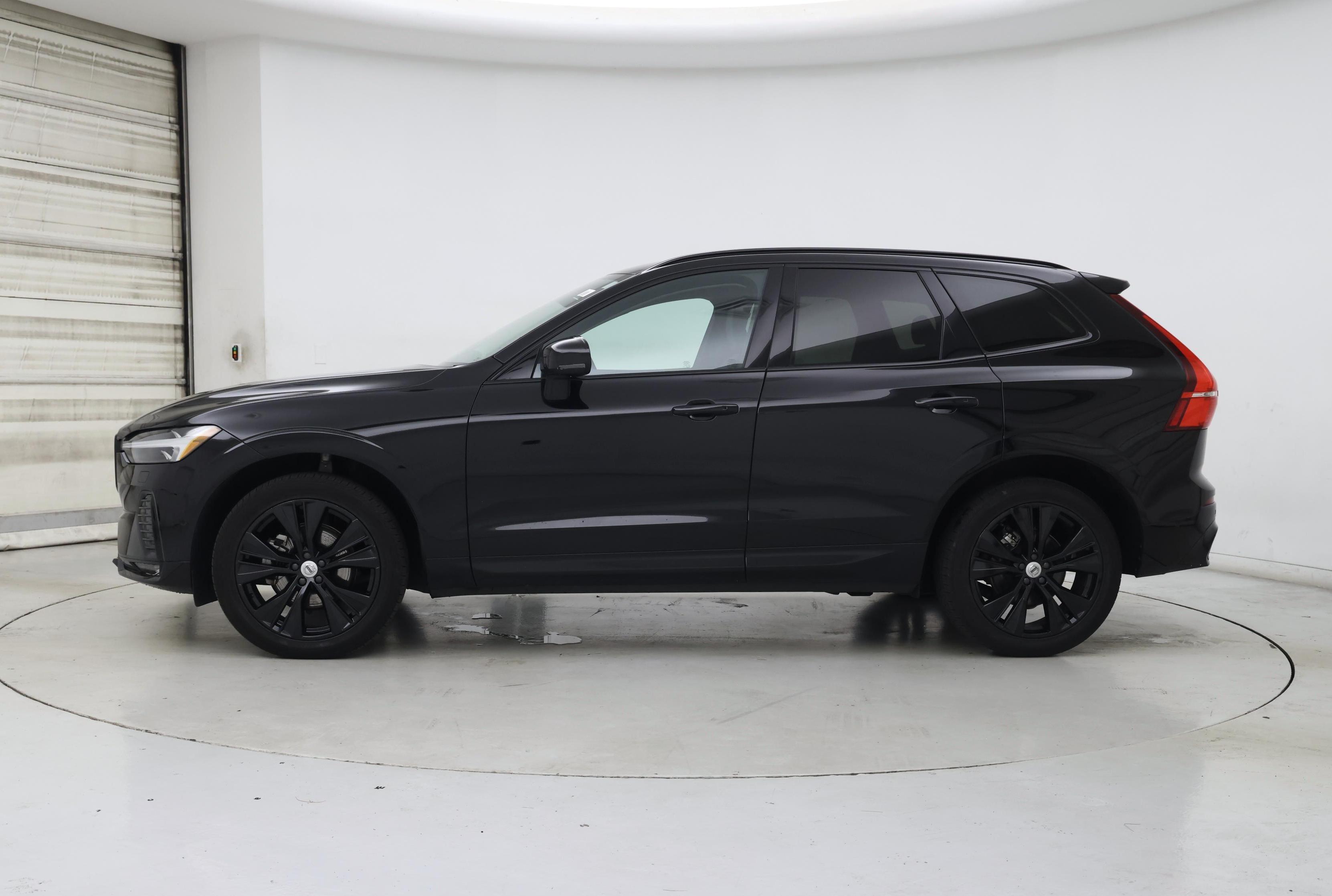 Thumbnail: 2023 Volvo XC60 - 3