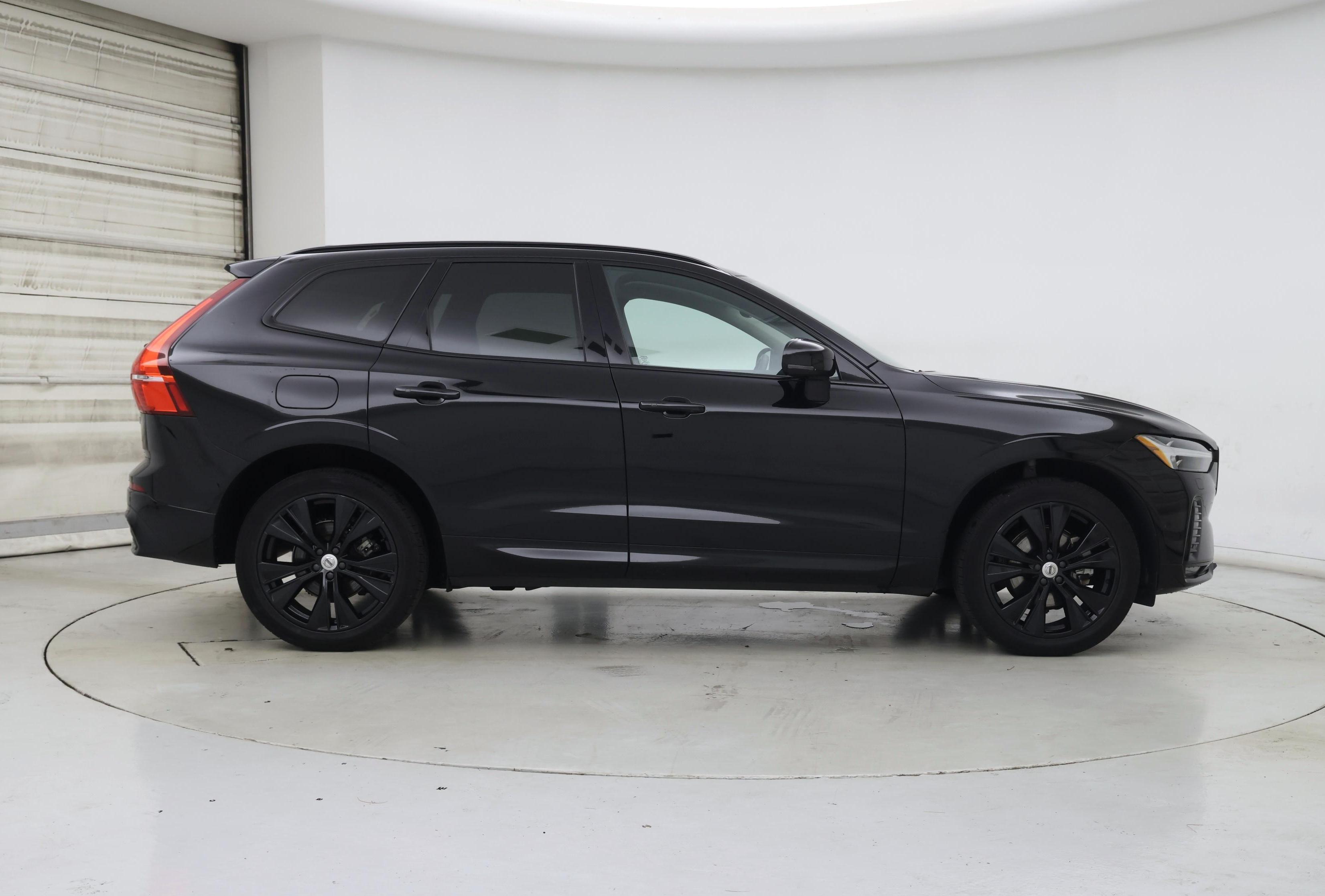Thumbnail: 2023 Volvo XC60 - 7