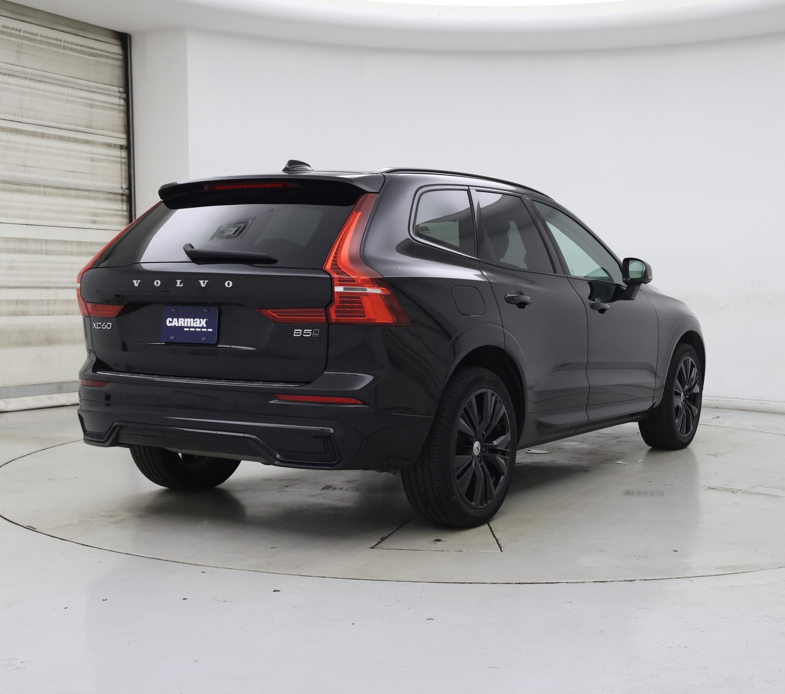 Thumbnail: 2023 Volvo XC60 - 8