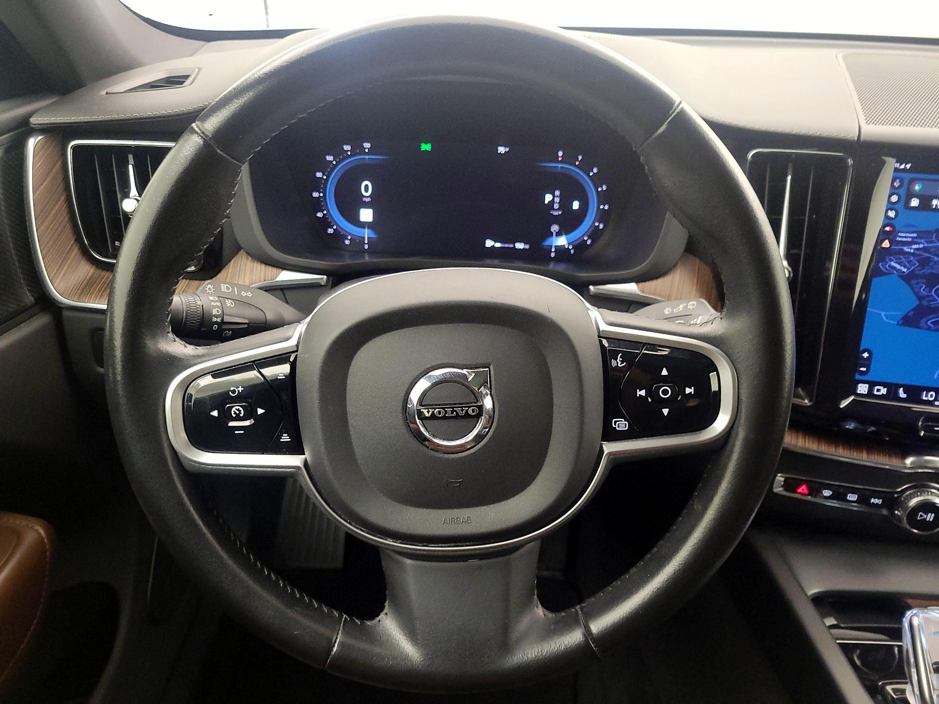 Thumbnail: 2022 Volvo XC60 - 10