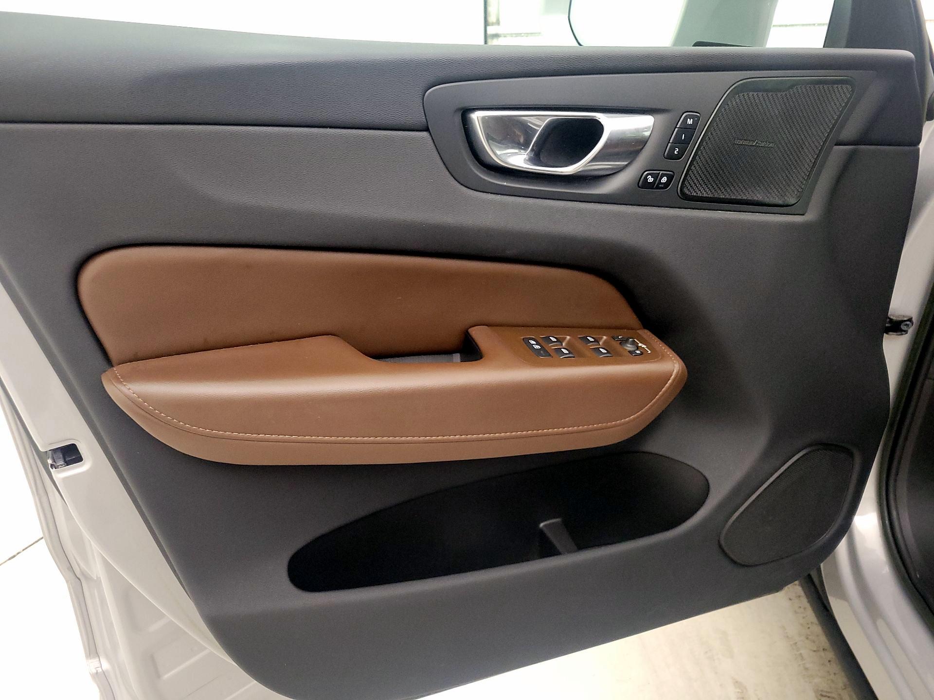Thumbnail: 2022 Volvo XC60 - 12