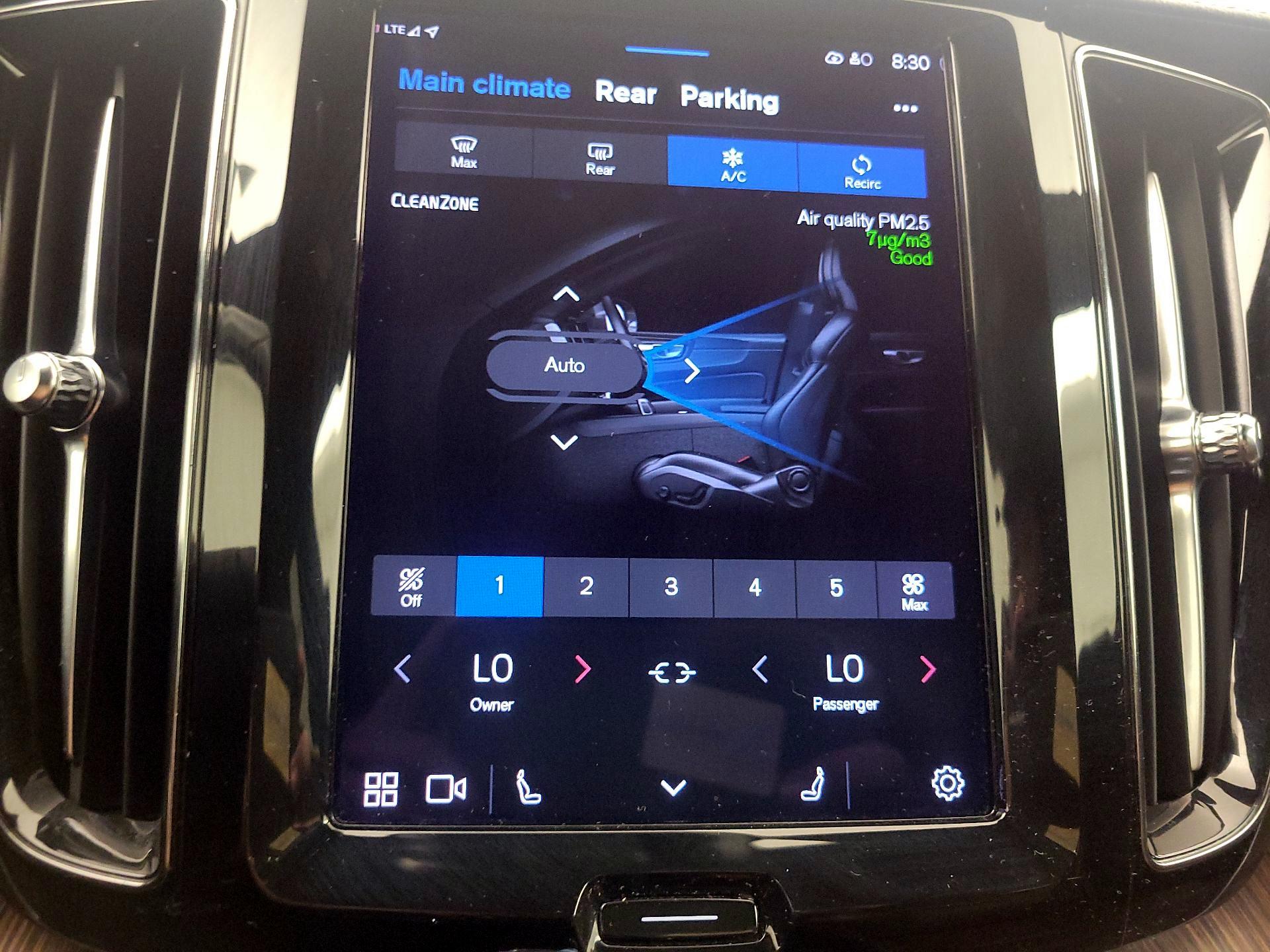 Thumbnail: 2022 Volvo XC60 - 17
