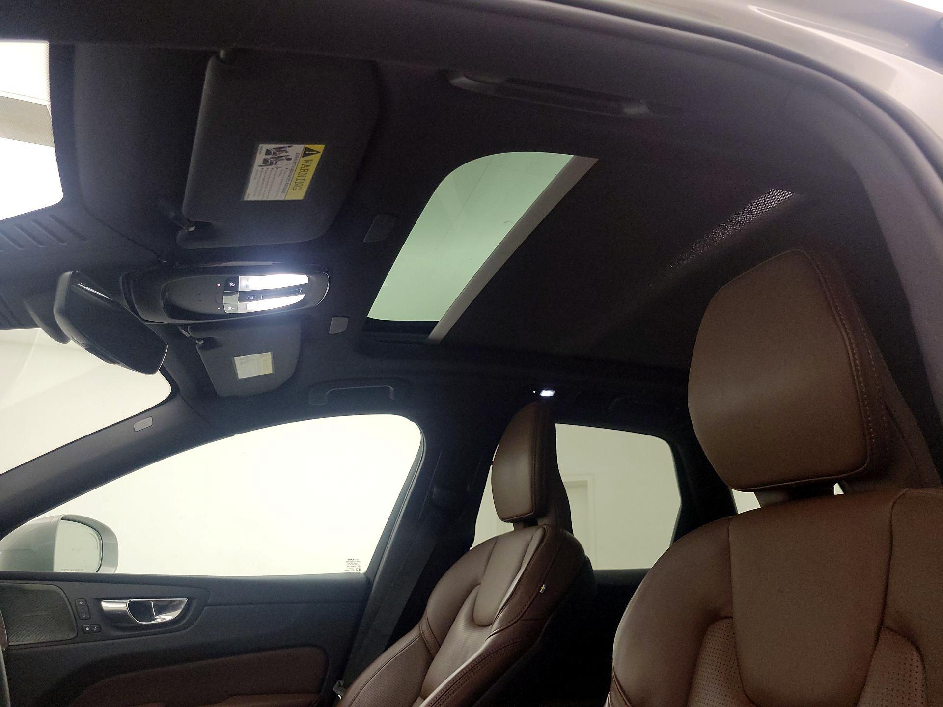 Thumbnail: 2022 Volvo XC60 - 20