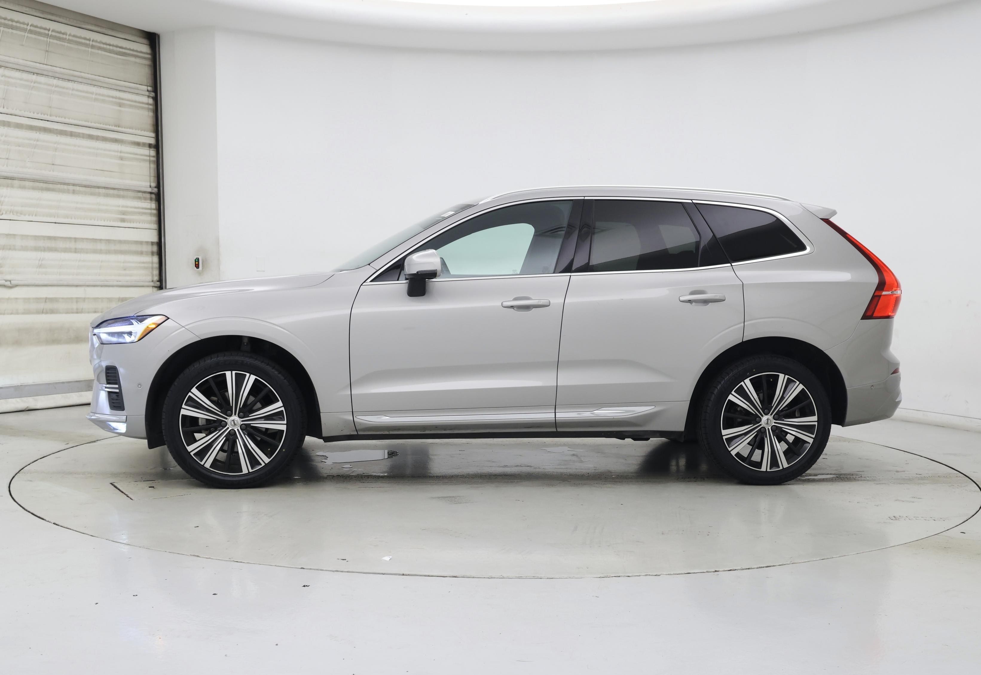 Thumbnail: 2022 Volvo XC60 - 3