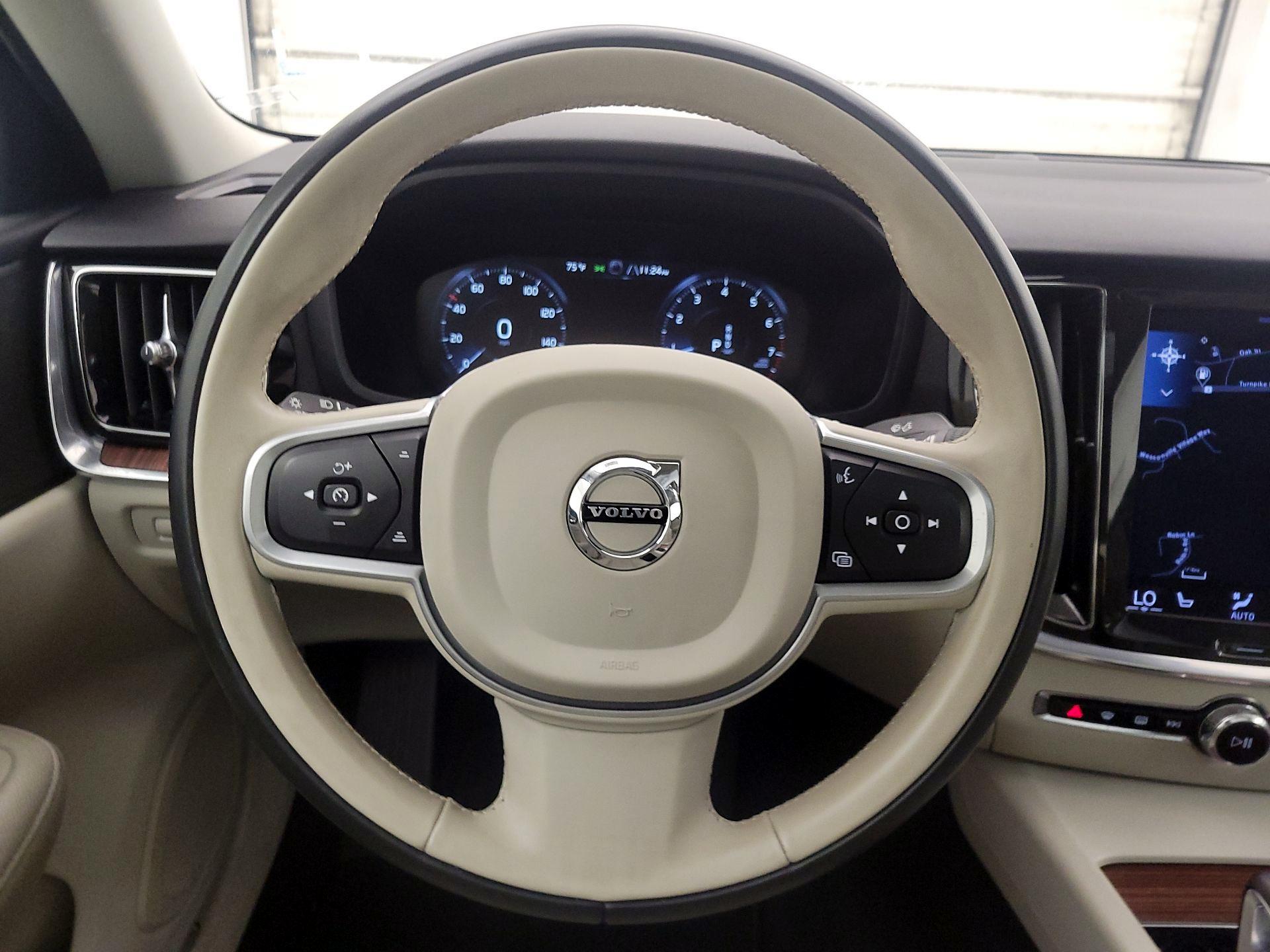 Thumbnail: 2022 Volvo S60 - 10