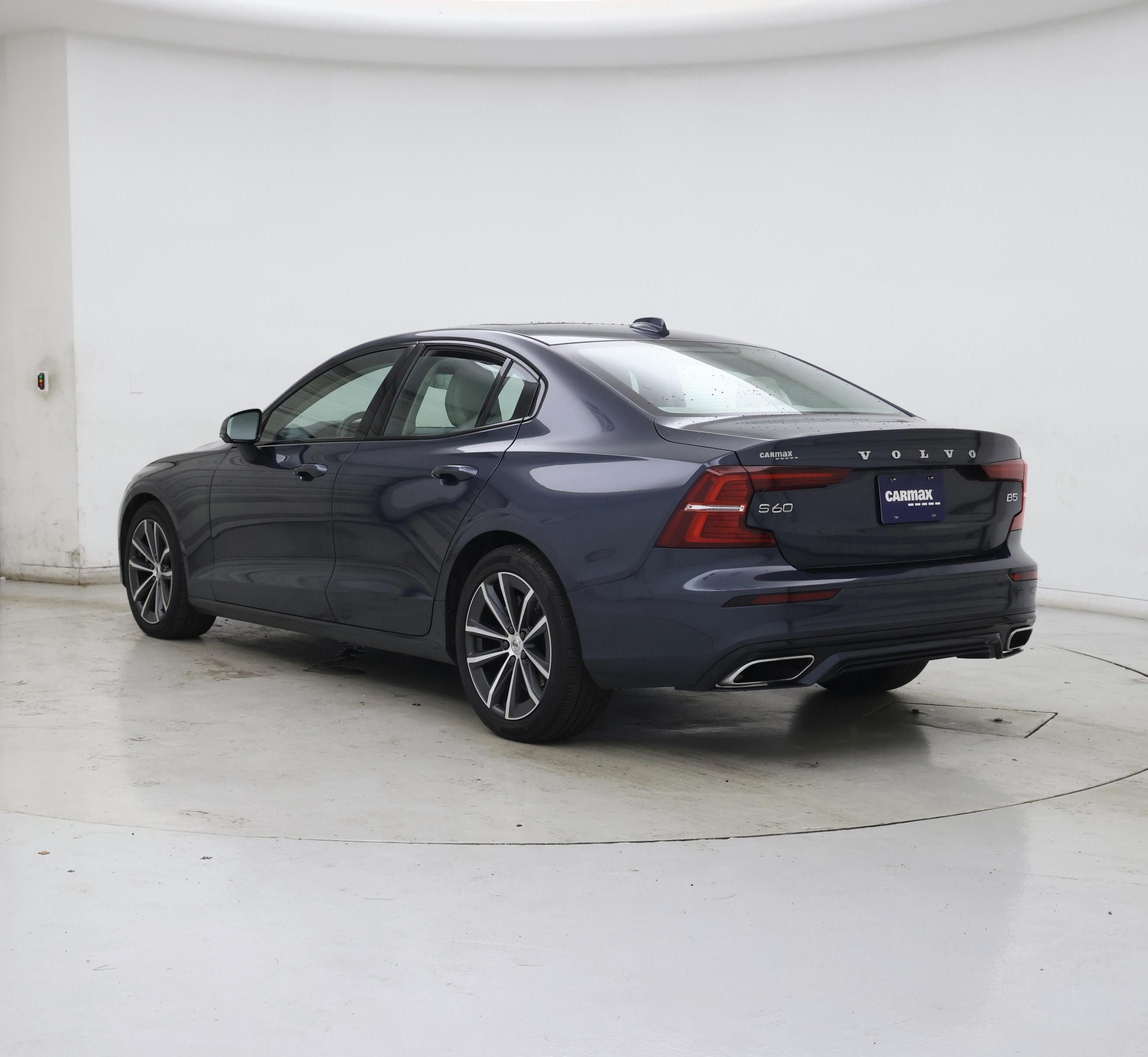 Thumbnail: 2022 Volvo S60 - 2