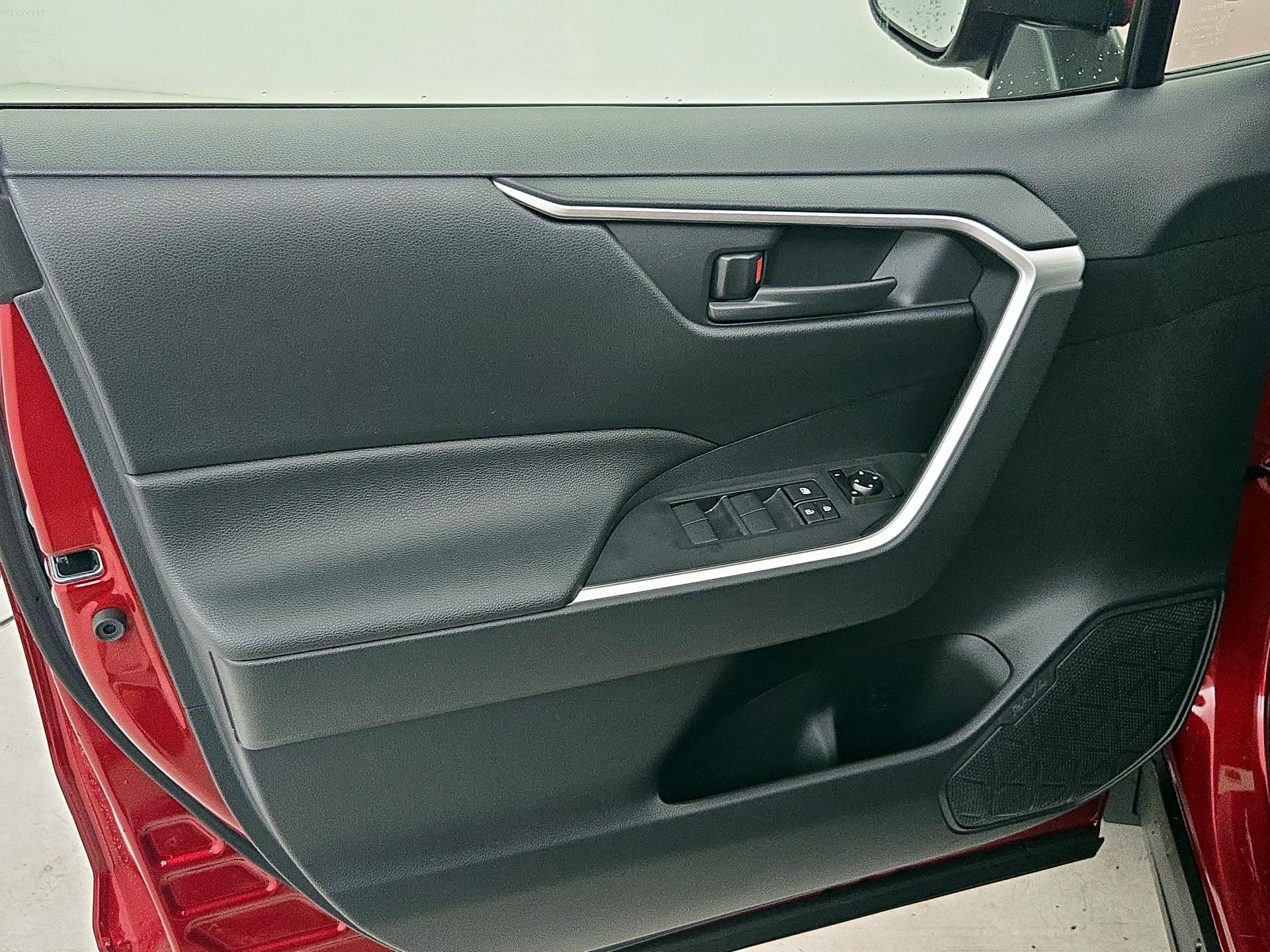 Thumbnail: 2019 Toyota RAV4 - 12