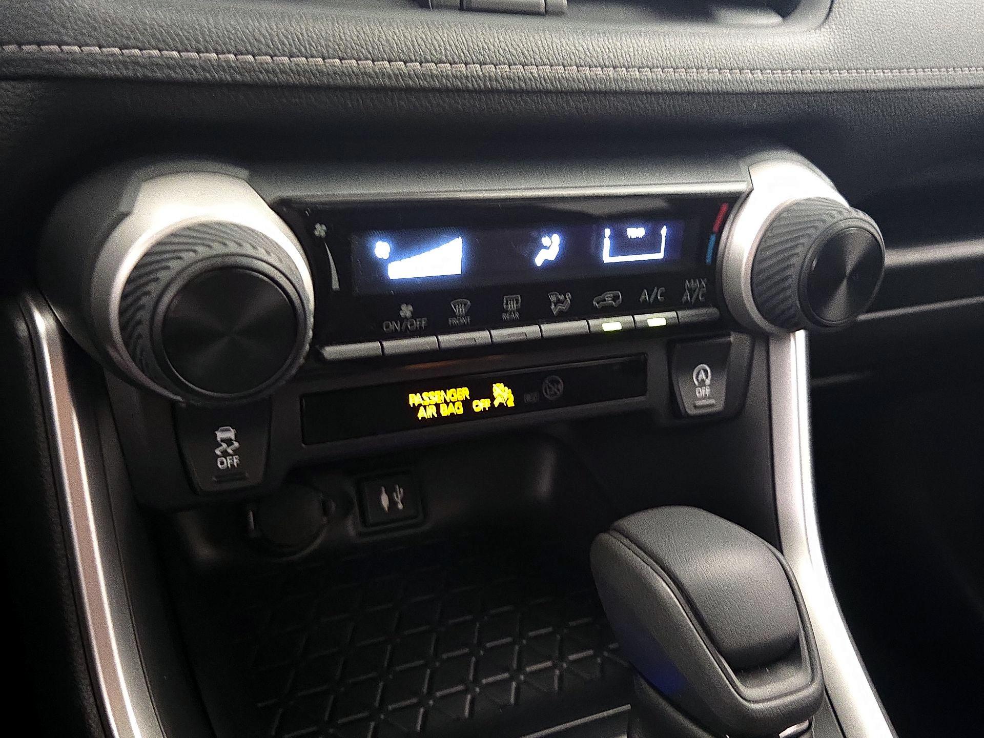 Thumbnail: 2019 Toyota RAV4 - 16