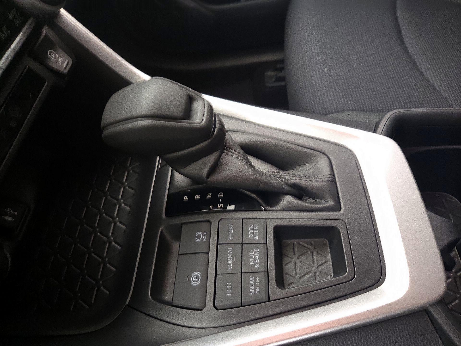 Thumbnail: 2019 Toyota RAV4 - 17