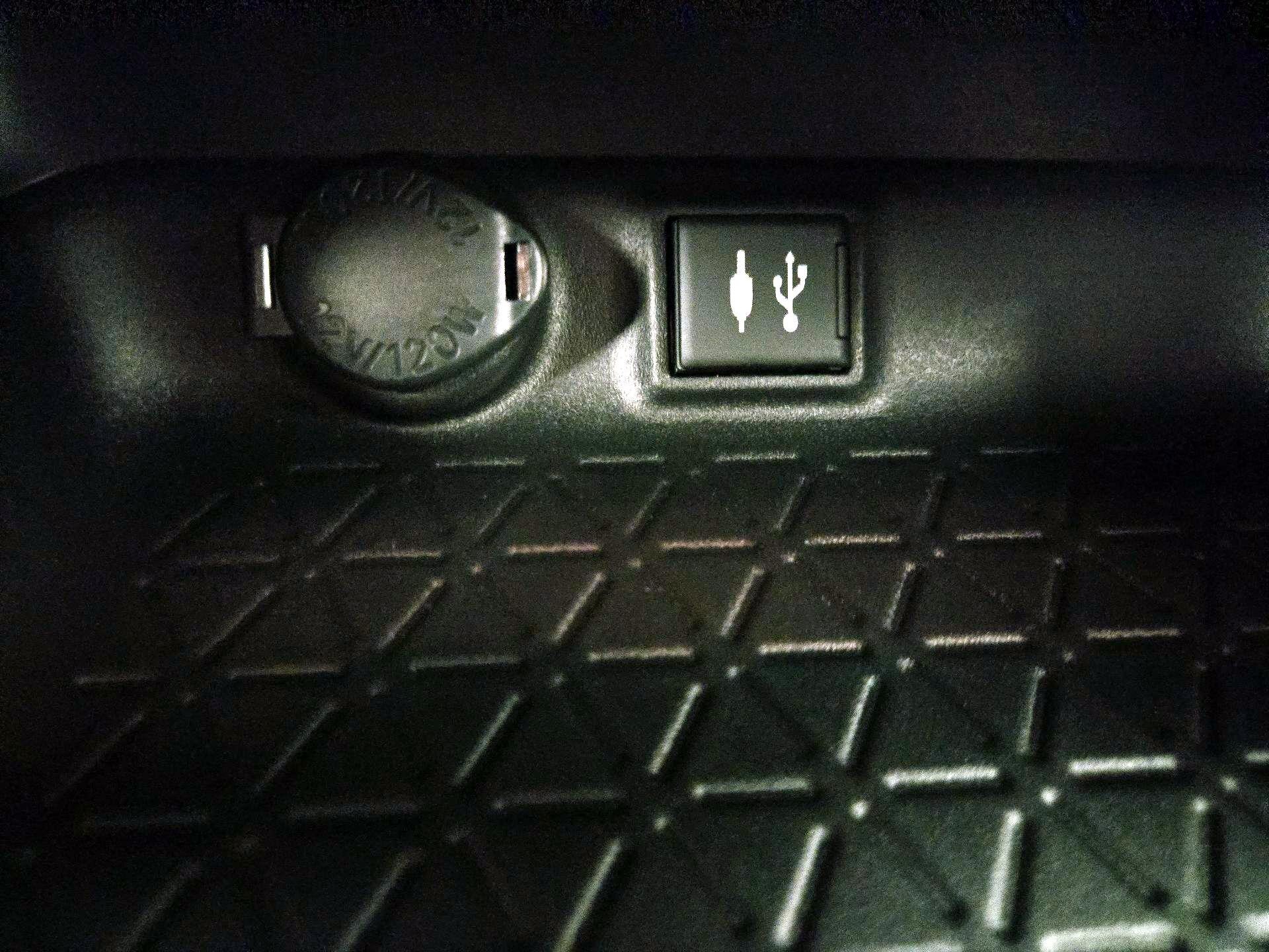 Thumbnail: 2019 Toyota RAV4 - 18