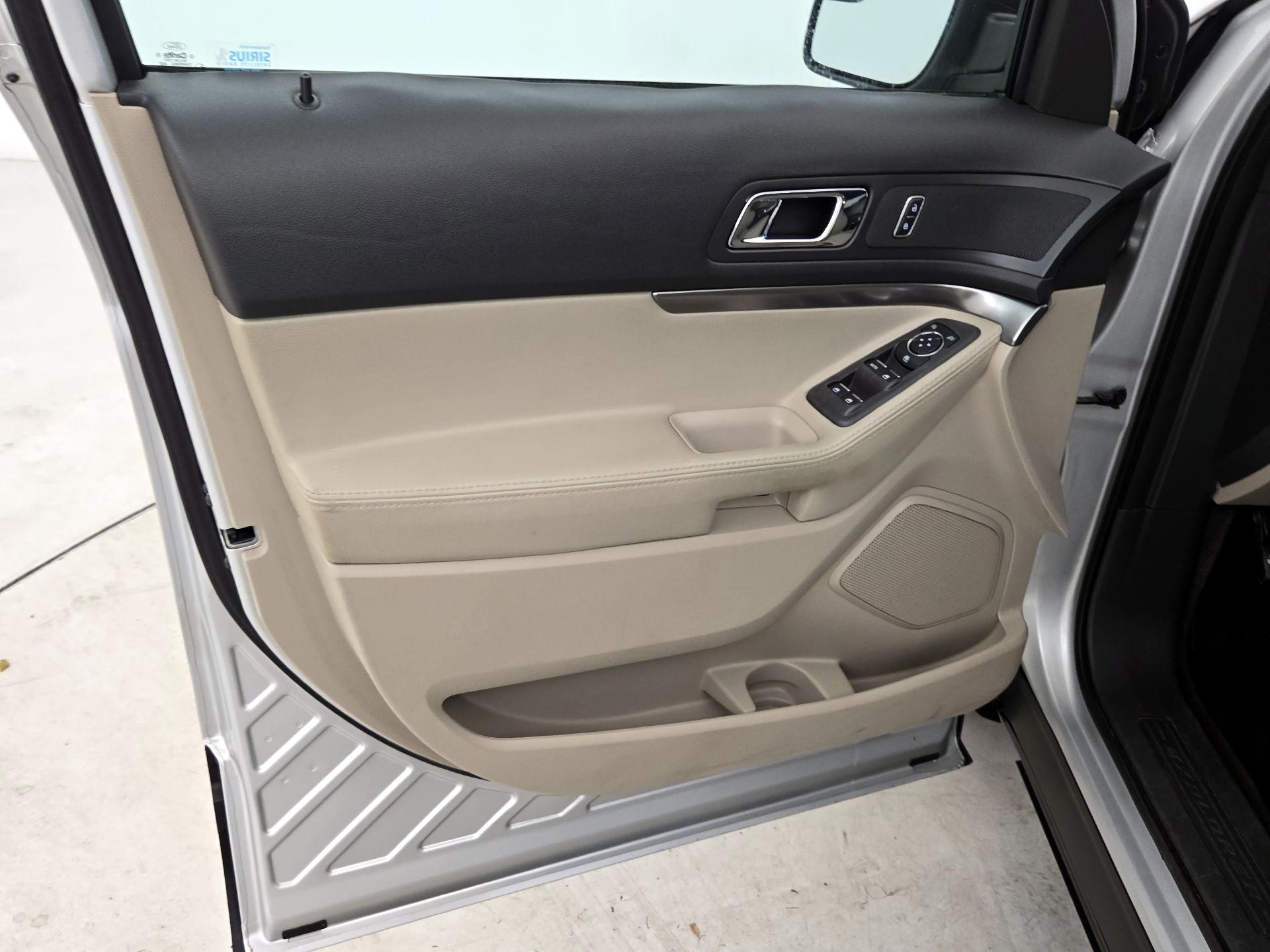 Thumbnail: 2015 Ford Explorer - 12