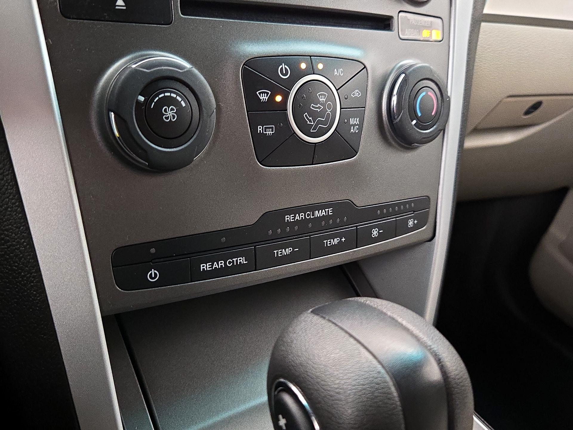 Thumbnail: 2015 Ford Explorer - 15