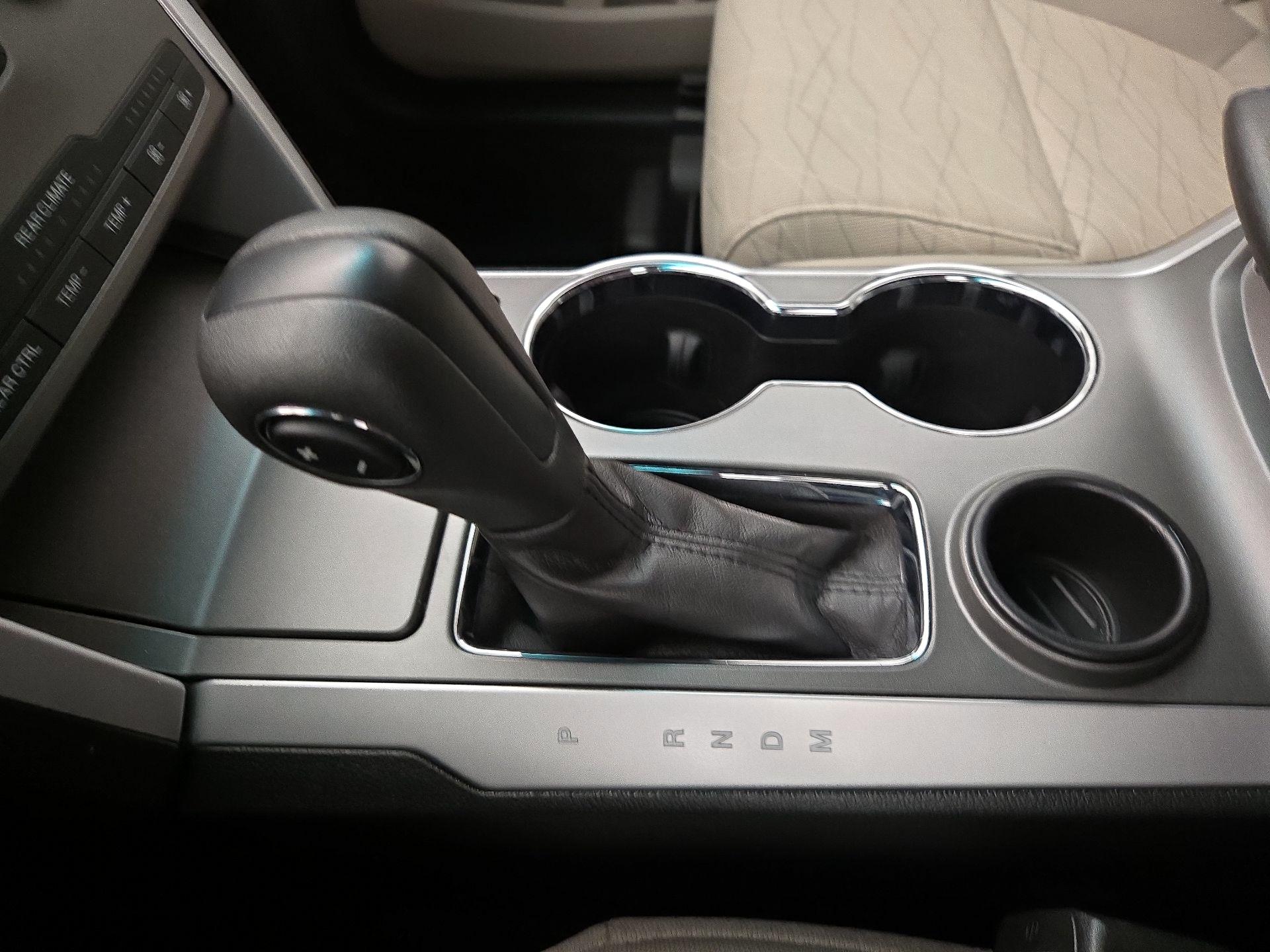 Thumbnail: 2015 Ford Explorer - 16