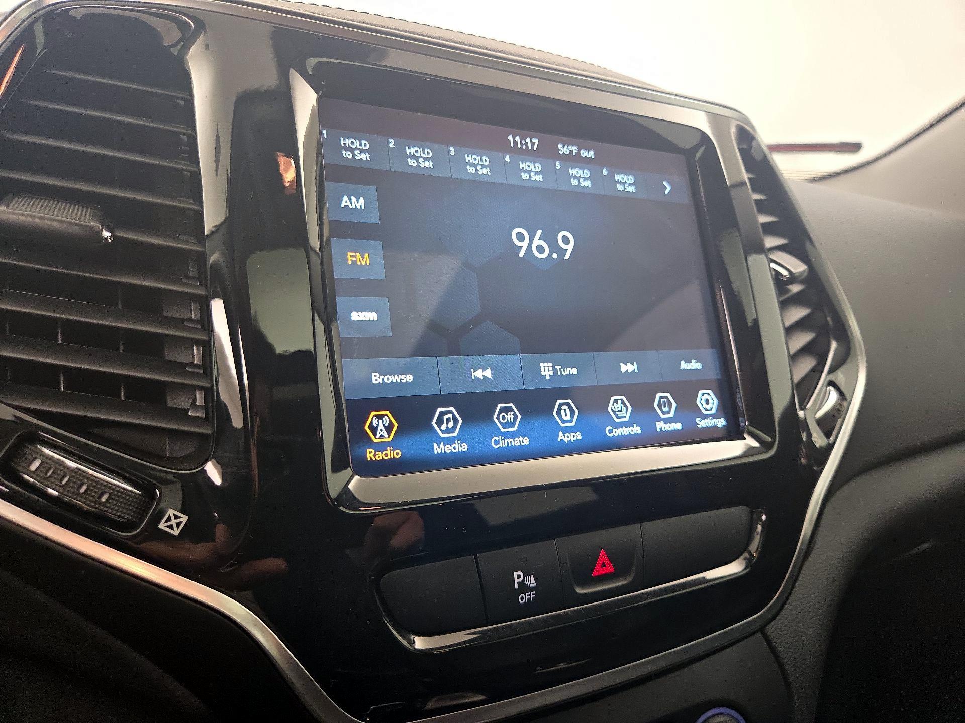 Thumbnail: 2019 Jeep Cherokee - 15