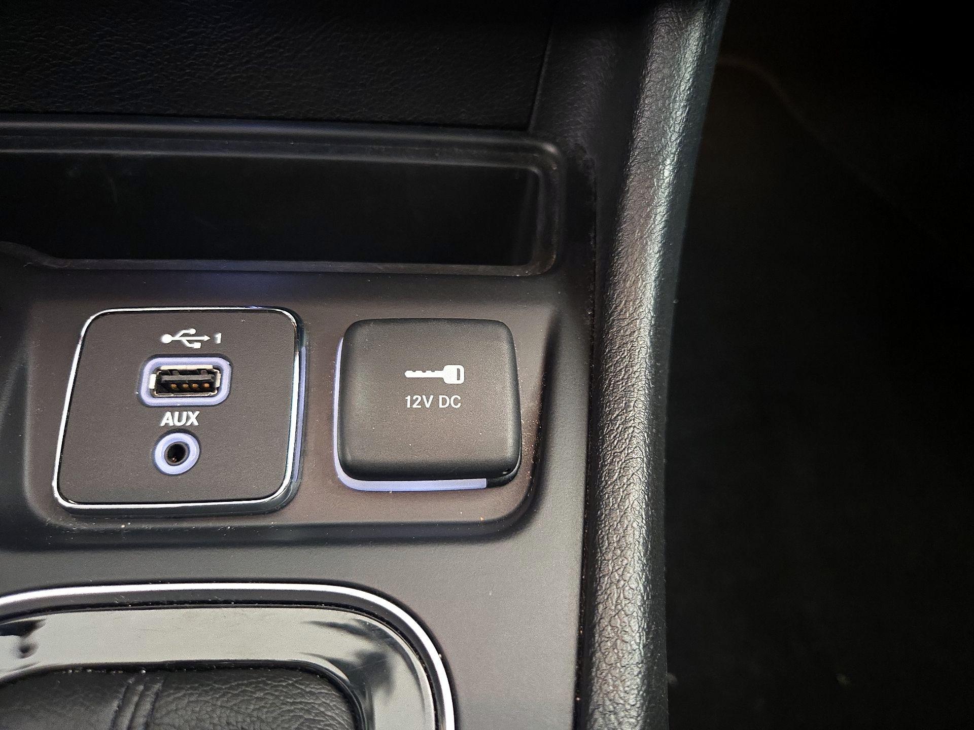 Thumbnail: 2019 Jeep Cherokee - 18